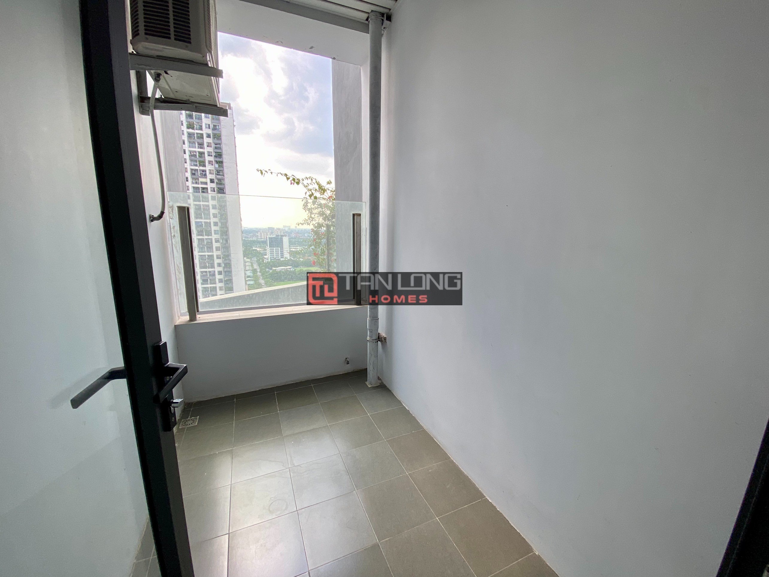 Cho thuê căn 3 ngủ 93.3m2 full đồ cơ bản view thoáng mát N01T8 Ngoại Giao Đoàn 13