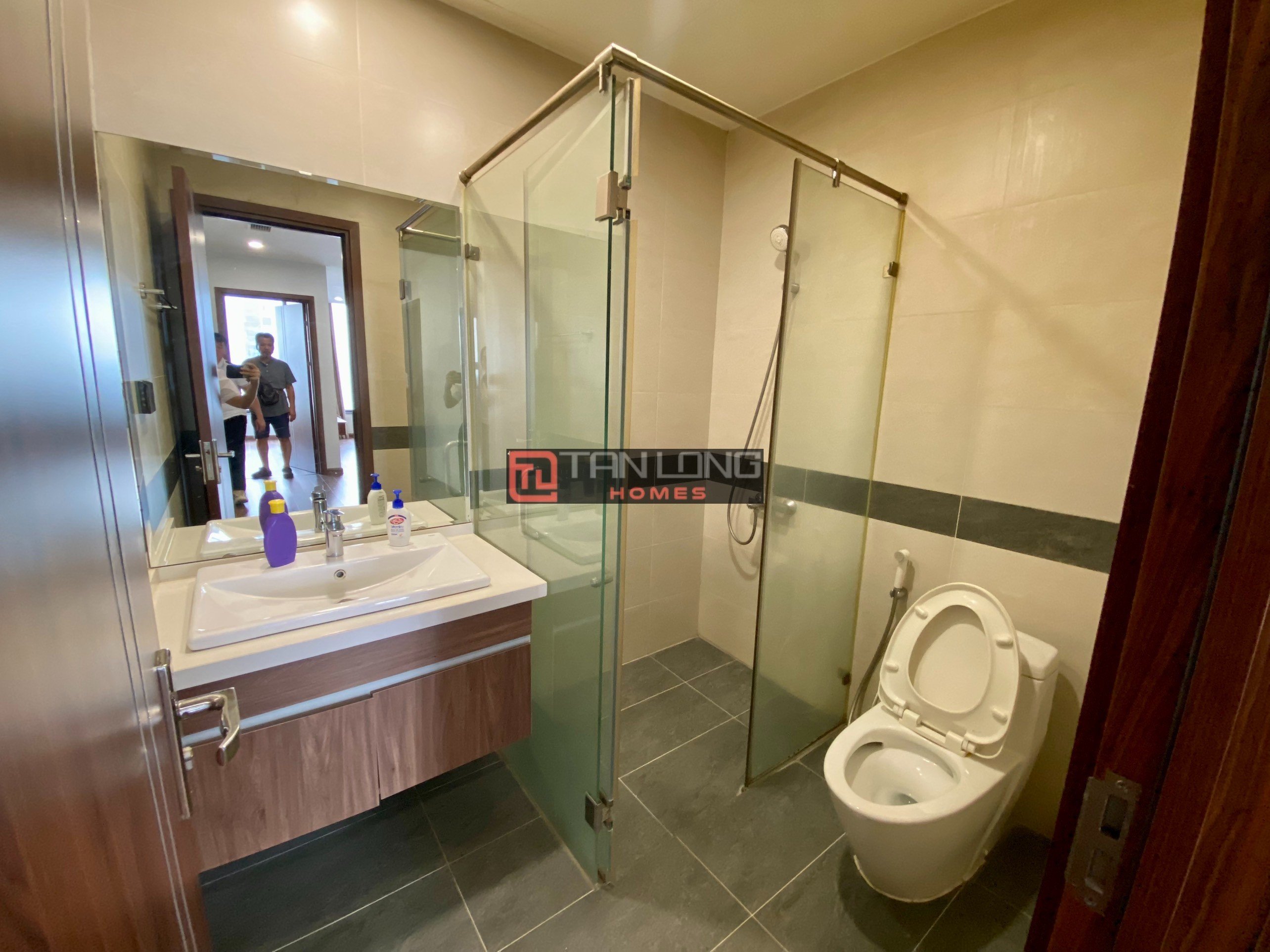 Cho thuê căn 3 ngủ 93.3m2 full đồ cơ bản view thoáng mát N01T8 Ngoại Giao Đoàn 14
