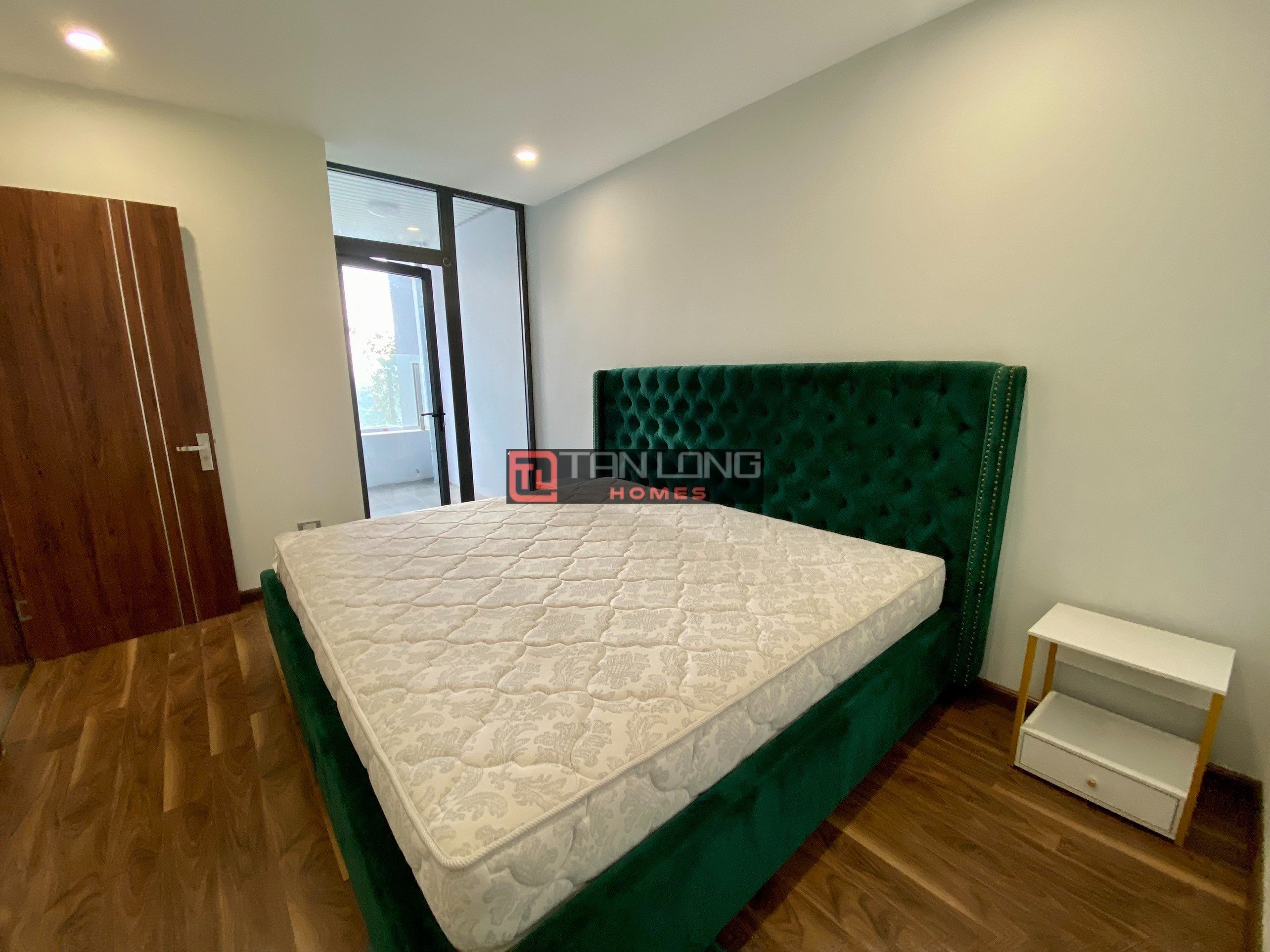 Cho thuê căn 3 ngủ 93.3m2 full đồ cơ bản view thoáng mát N01T8 Ngoại Giao Đoàn 9