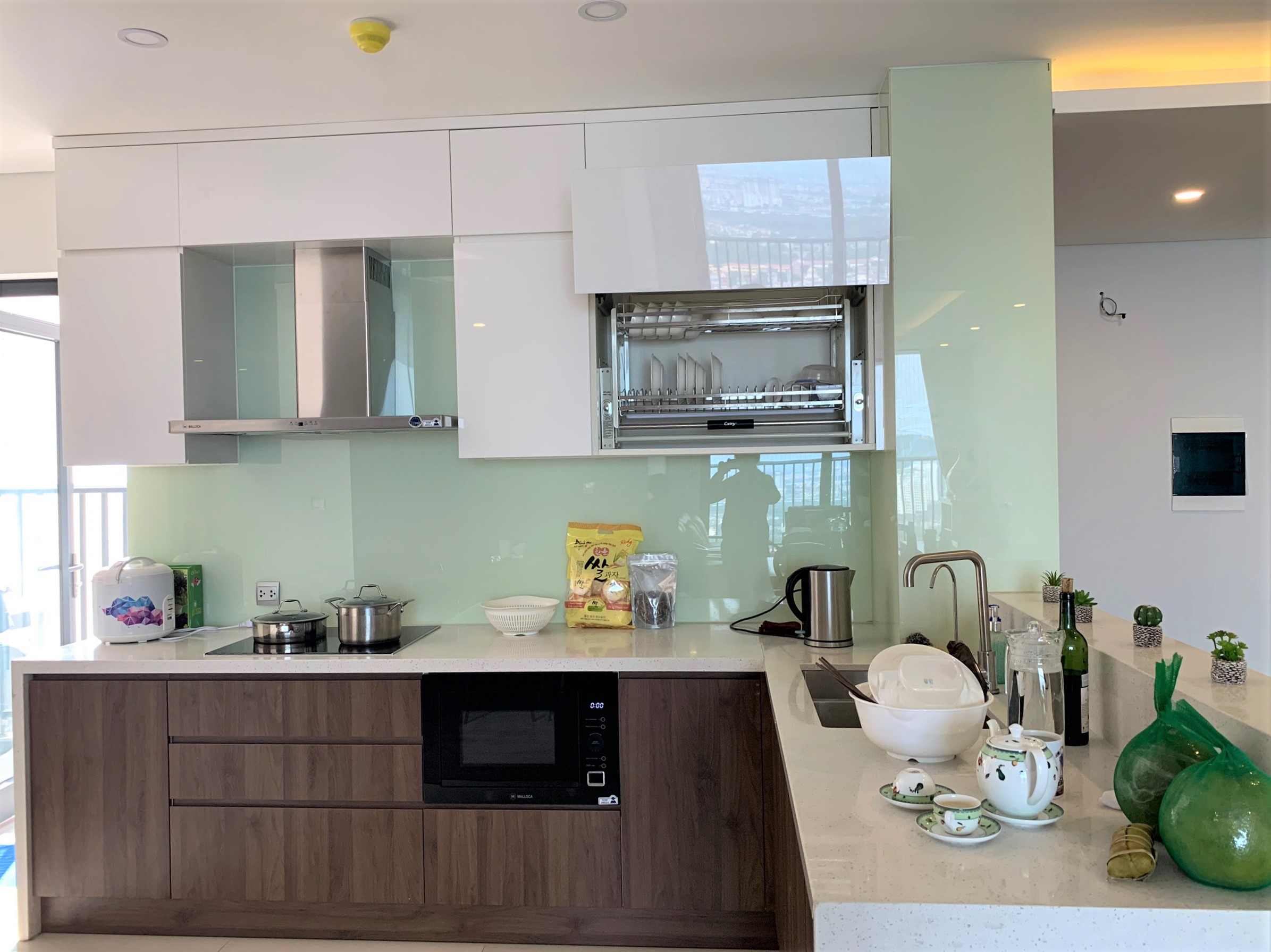 Cho thuê căn 3PN tầng cao toà N01 T4, View Hồ 4