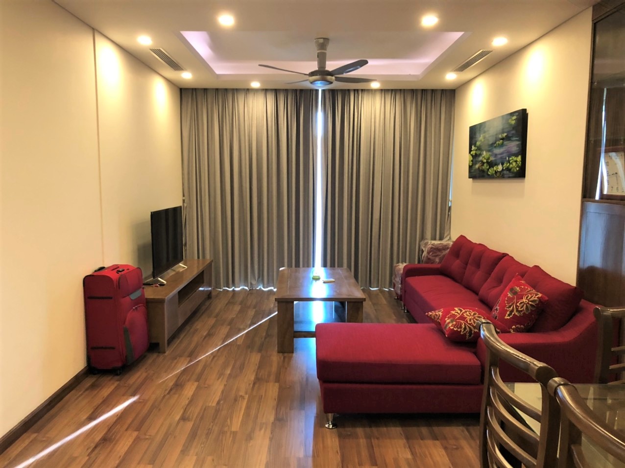 Cho thuê căn 3PN tầng cao toà N03T2 View Hồ 1
