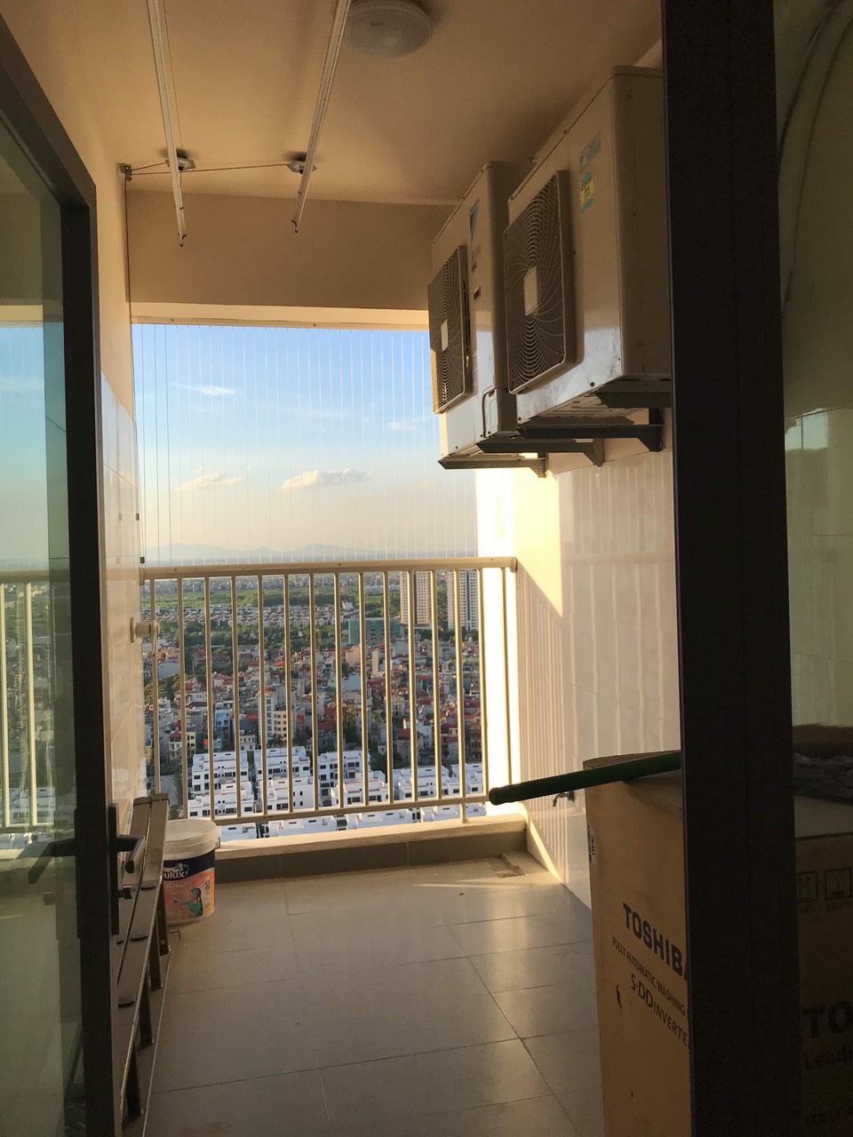Cho thuê căn 3PN tầng cao toà N03T2 View Hồ 11