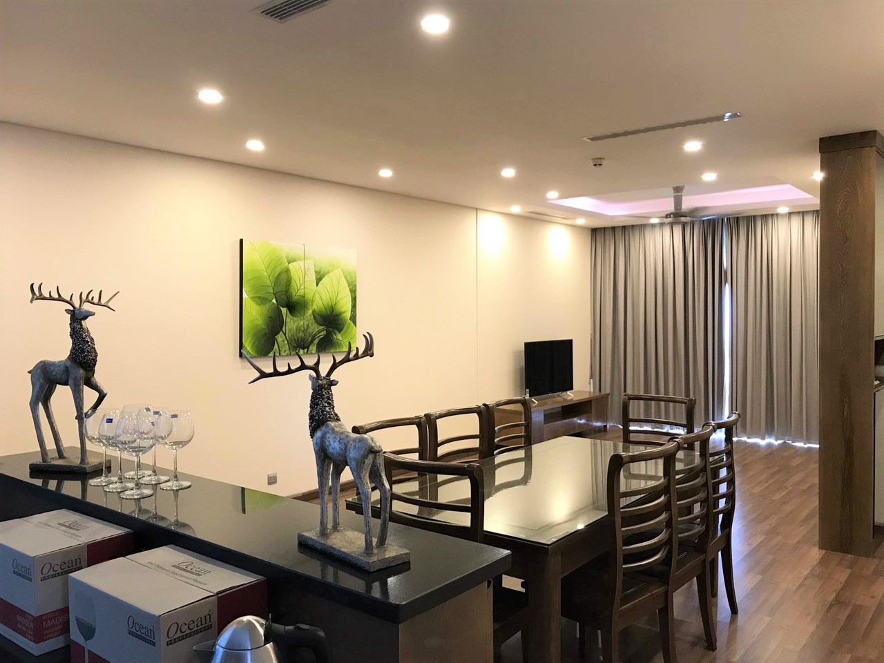 Cho thuê căn 3PN tầng cao toà N03T2 View Hồ 3