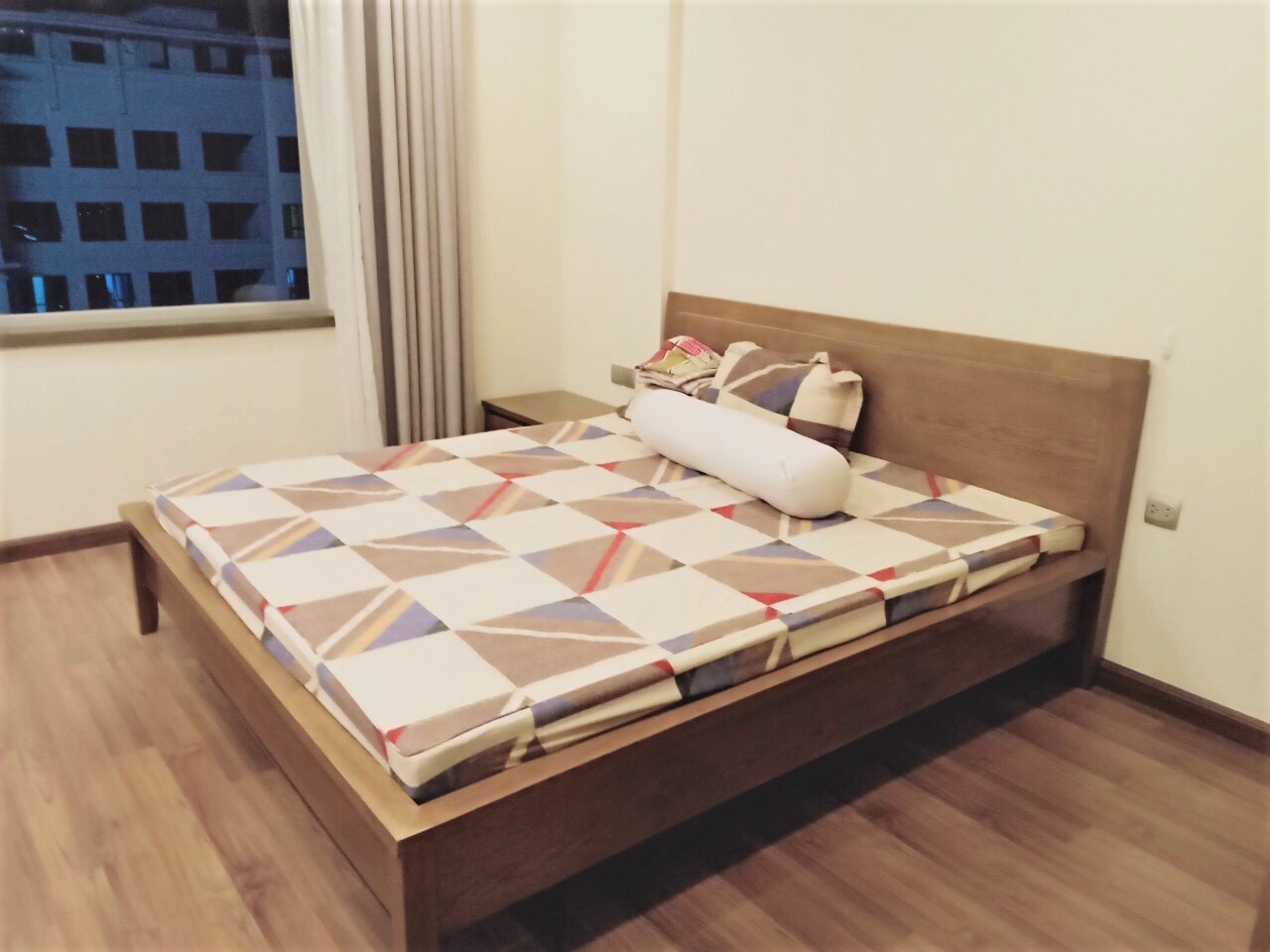 Cho thuê căn 3PN tầng cao toà N03T2 View Hồ 7