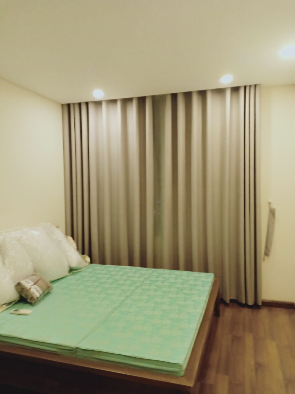 Cho thuê căn 3PN tầng cao toà N03T2 View Hồ 8