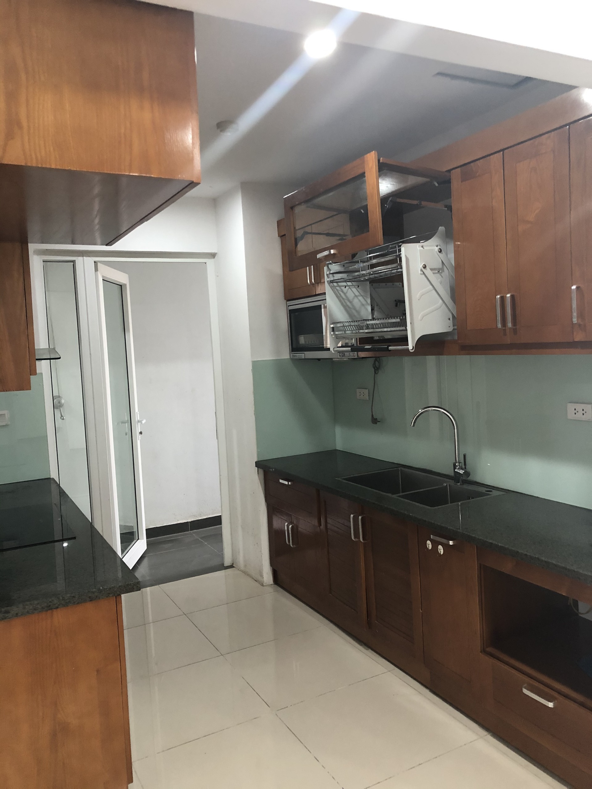 Cho thuê căn 3PN tầng thấp toà N02 T3 Ngoại Giao Đoàn, view Hồ 4