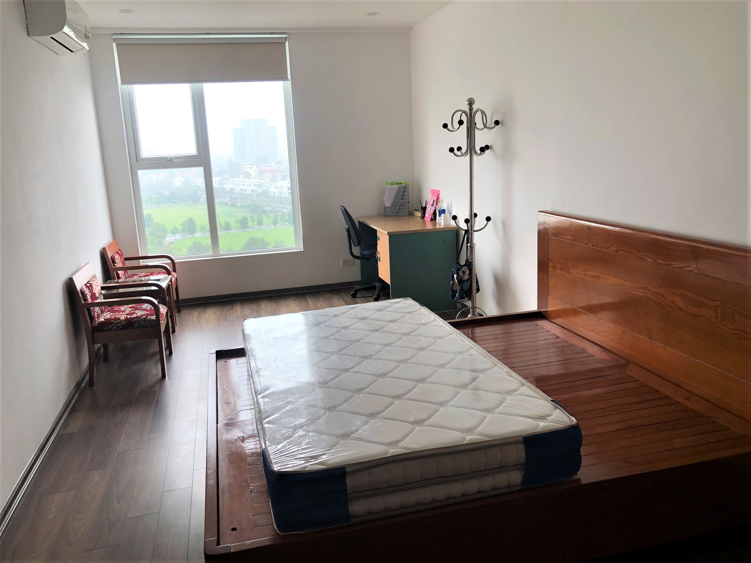 Cho thuê căn 3PN tầng thấp toà N02 T3 Ngoại Giao Đoàn, view Hồ 5