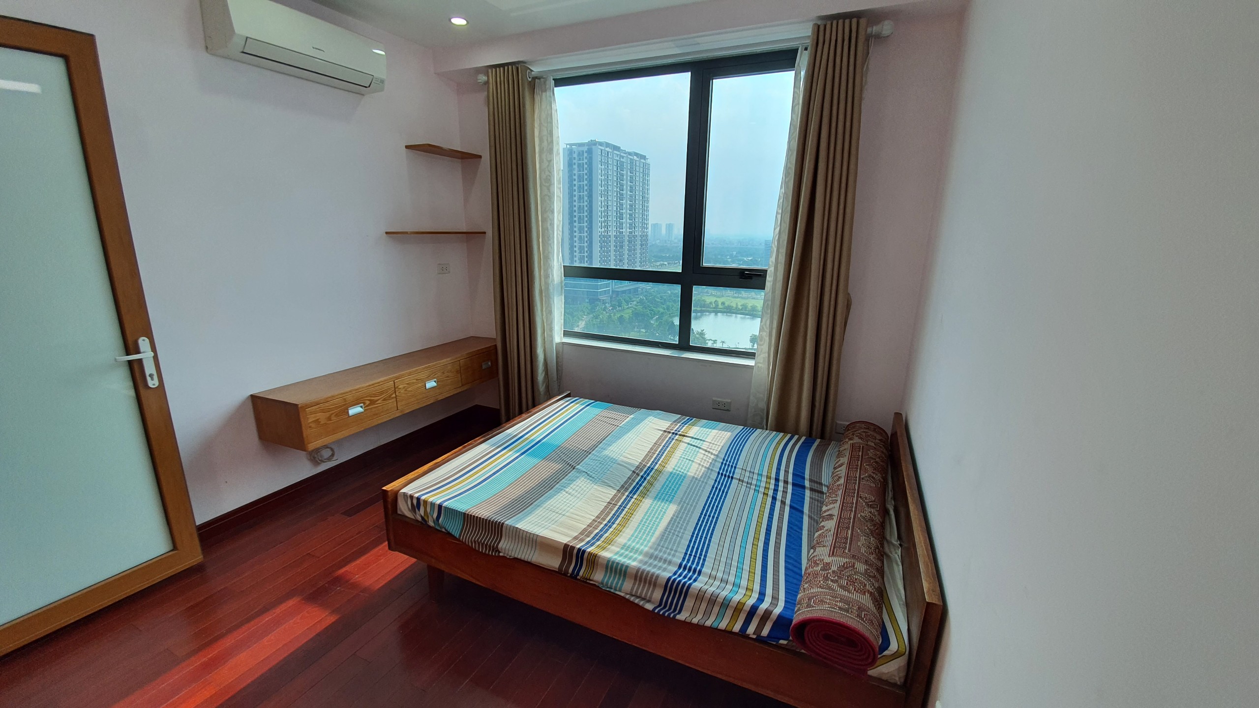 Cho thuê căn 3Pn tầng trung tòa N03 T1, view Hồ. 8