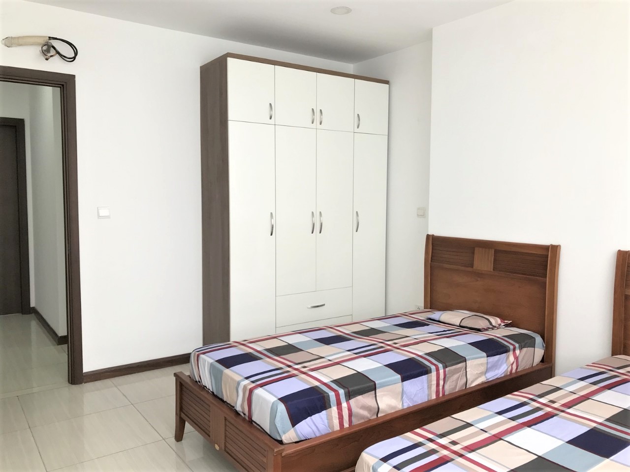 Cho thuê căn 3Pn toà N03T4 tầng cao VIEW HỒ TÂY 4