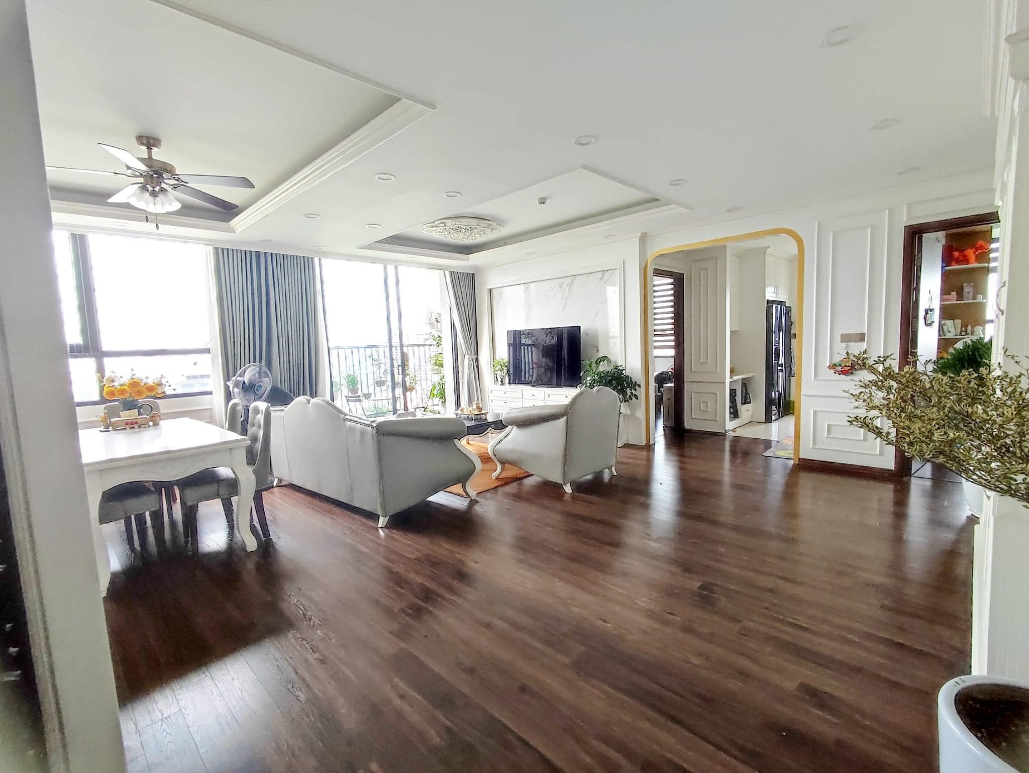 Cho thuê căn 3PN/118m2 đồ cơ bản tòa N03T7 Ngoại Giao Đoàn 2