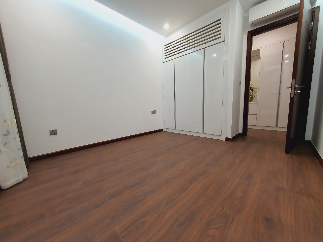 CHO THUÊ CĂN 87M2 TẦNG THẤP TÒA M1 CHUNG CƯ 6TH-ELEMENT 4