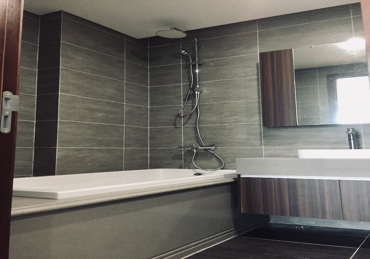 Cho thuê căn hộ 2 ngủ 83m2 full đồ view Hồ Tây + Starlake tại dự án 6th Element 10