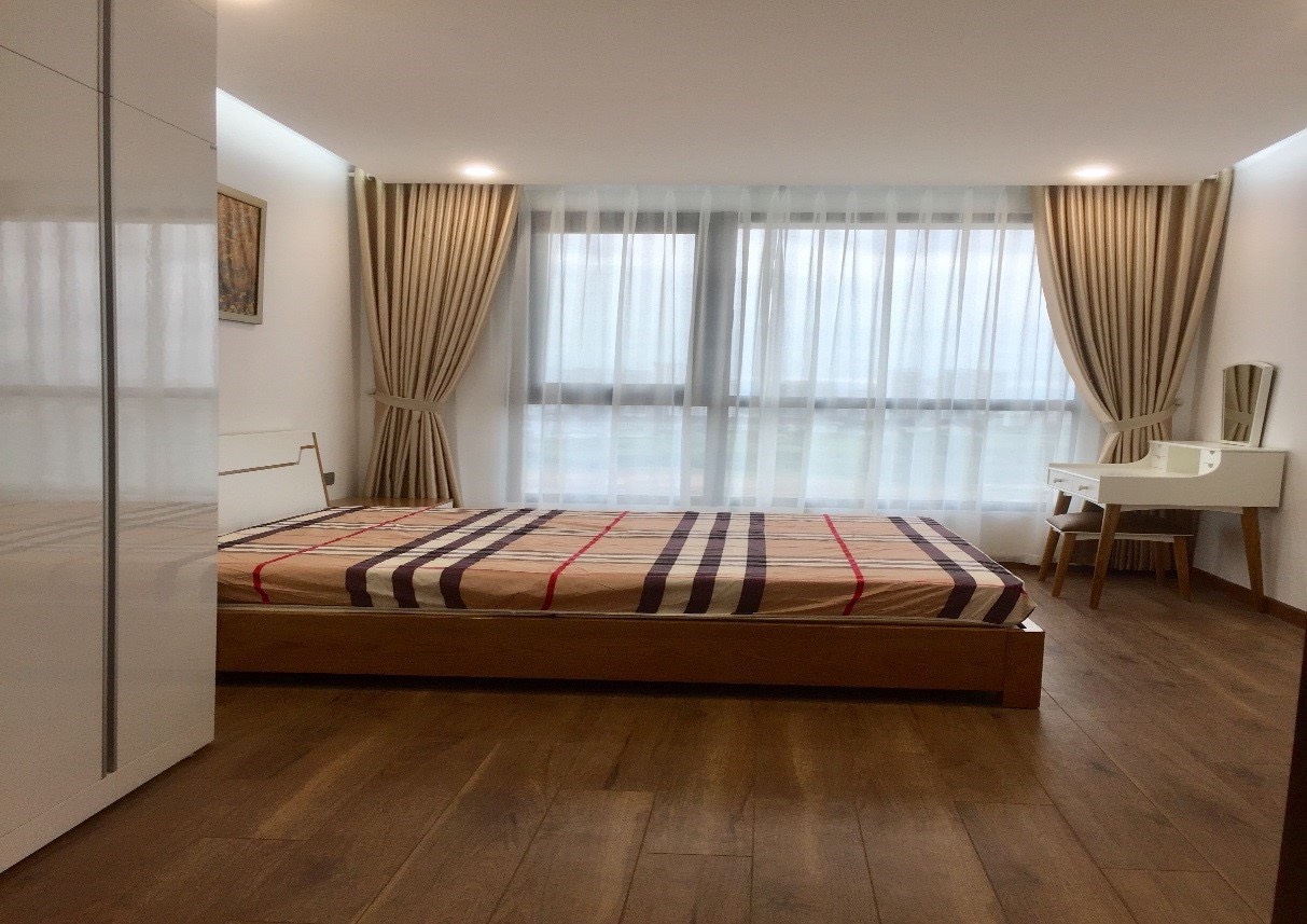 Cho thuê căn hộ 2 ngủ 83m2 full đồ view Hồ Tây + Starlake tại dự án 6th Element 7