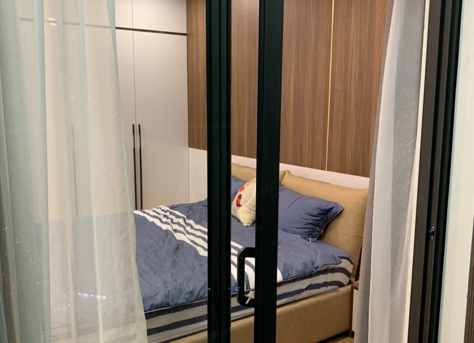 Cho thuê căn hộ 2 ngủ 84m2 full đồ view Hồ Tây siêu thoáng tại Kosmo Tây Hồ 3