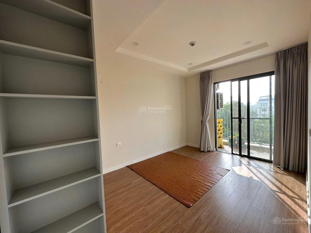 Cho thuê căn hộ 2 ngủ 84m2 tầng thấp tòa Kosmo Tây Hồ có thể vào ở ngay 4
