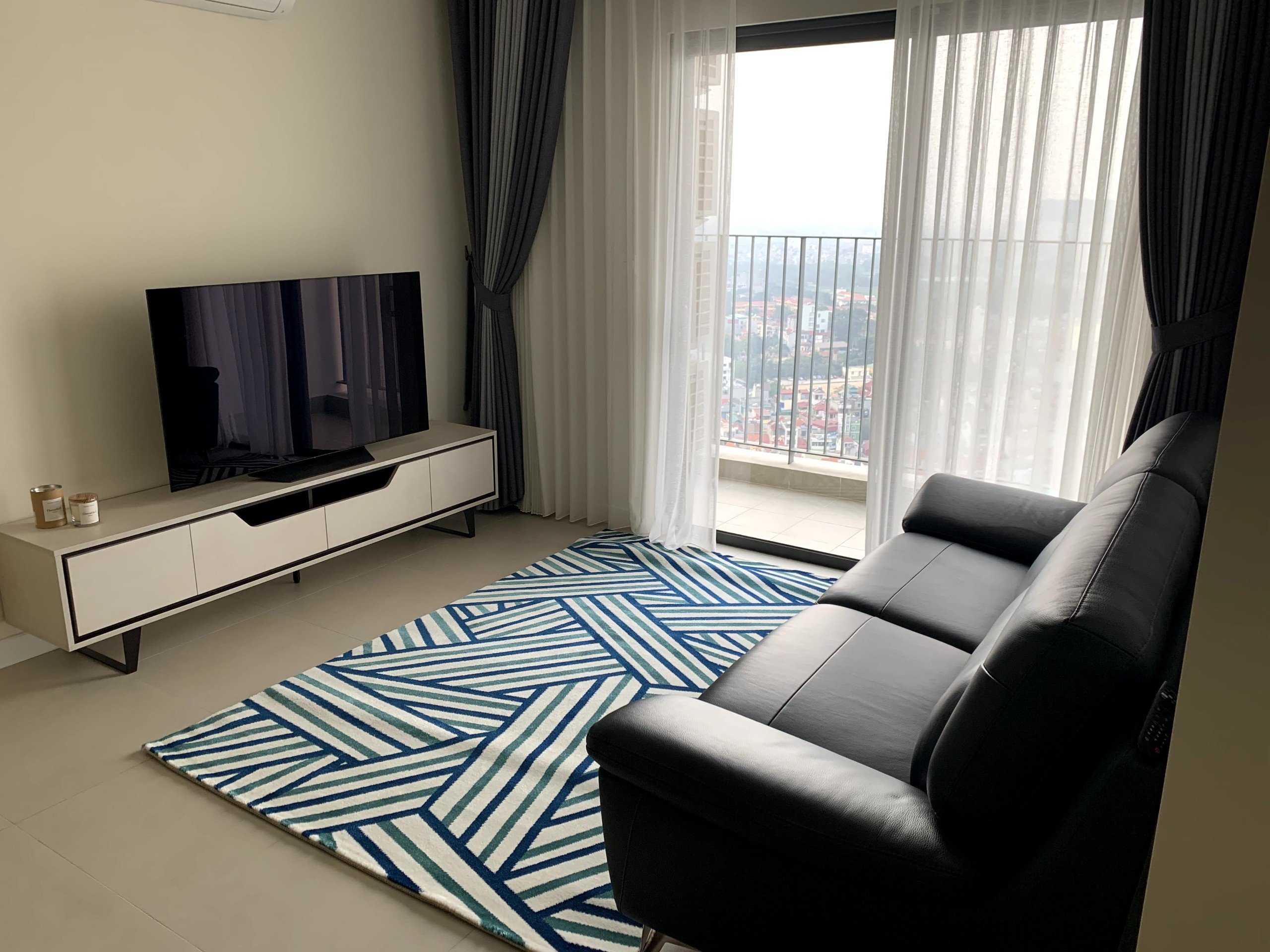Cho thuê căn hộ 2 ngủ 88m2 tầng cao view ngoại khu tại Novo Kosmo Xuân La 2