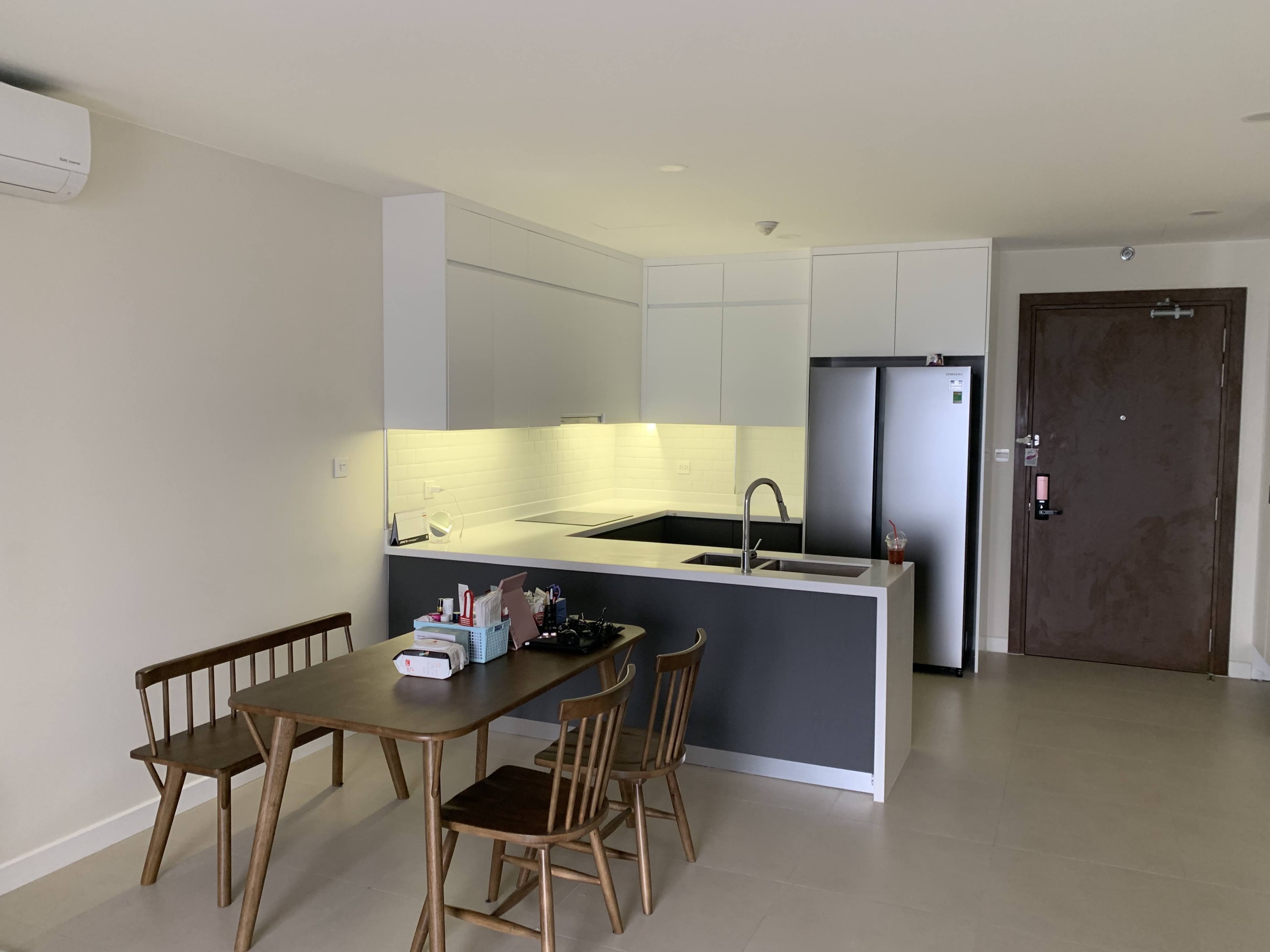 Cho thuê căn hộ 2 ngủ 88m2 tầng cao view ngoại khu tại Novo Kosmo Xuân La 4