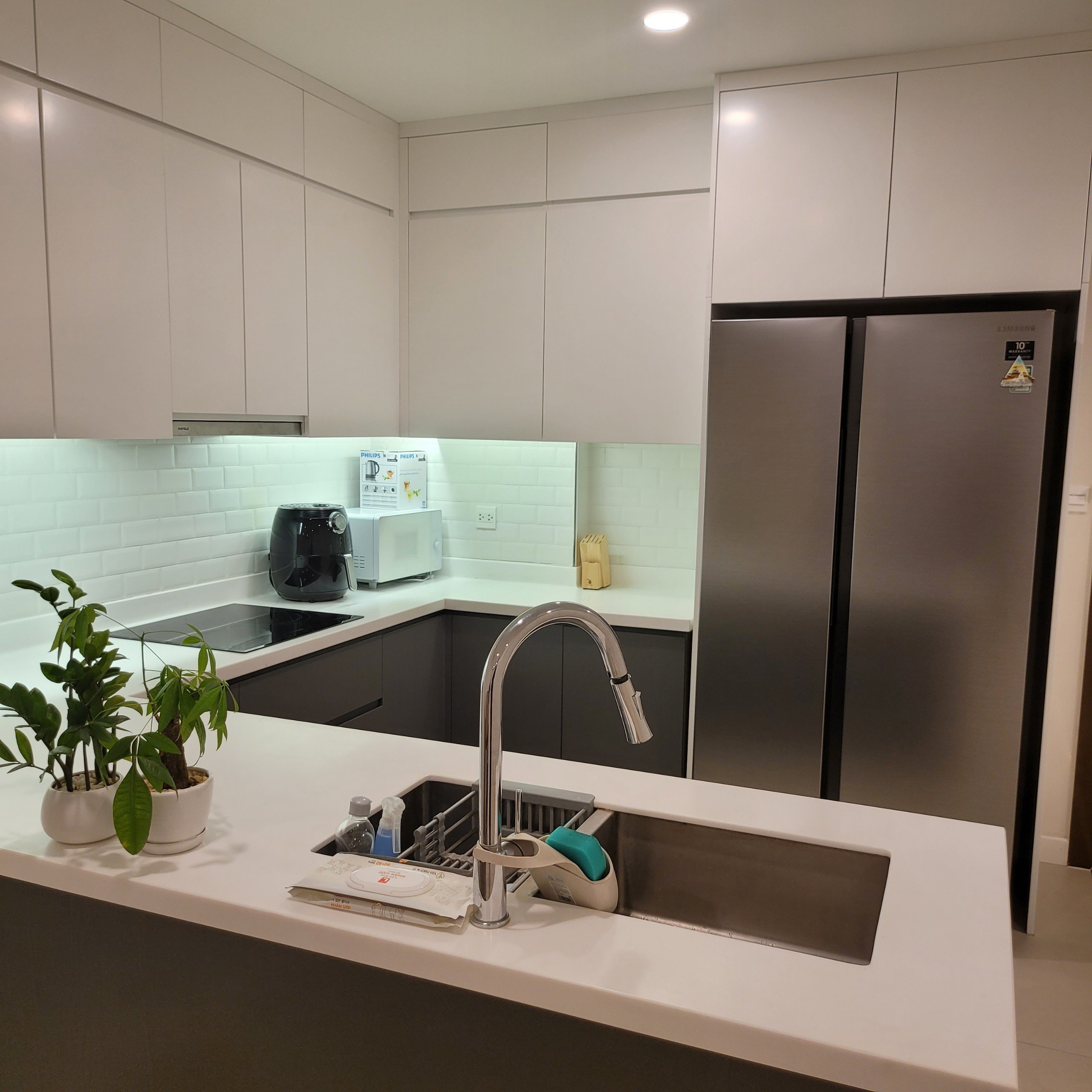 Cho thuê căn hộ 2 ngủ 88m2 tầng cao view ngoại khu tại Novo Kosmo Xuân La 5