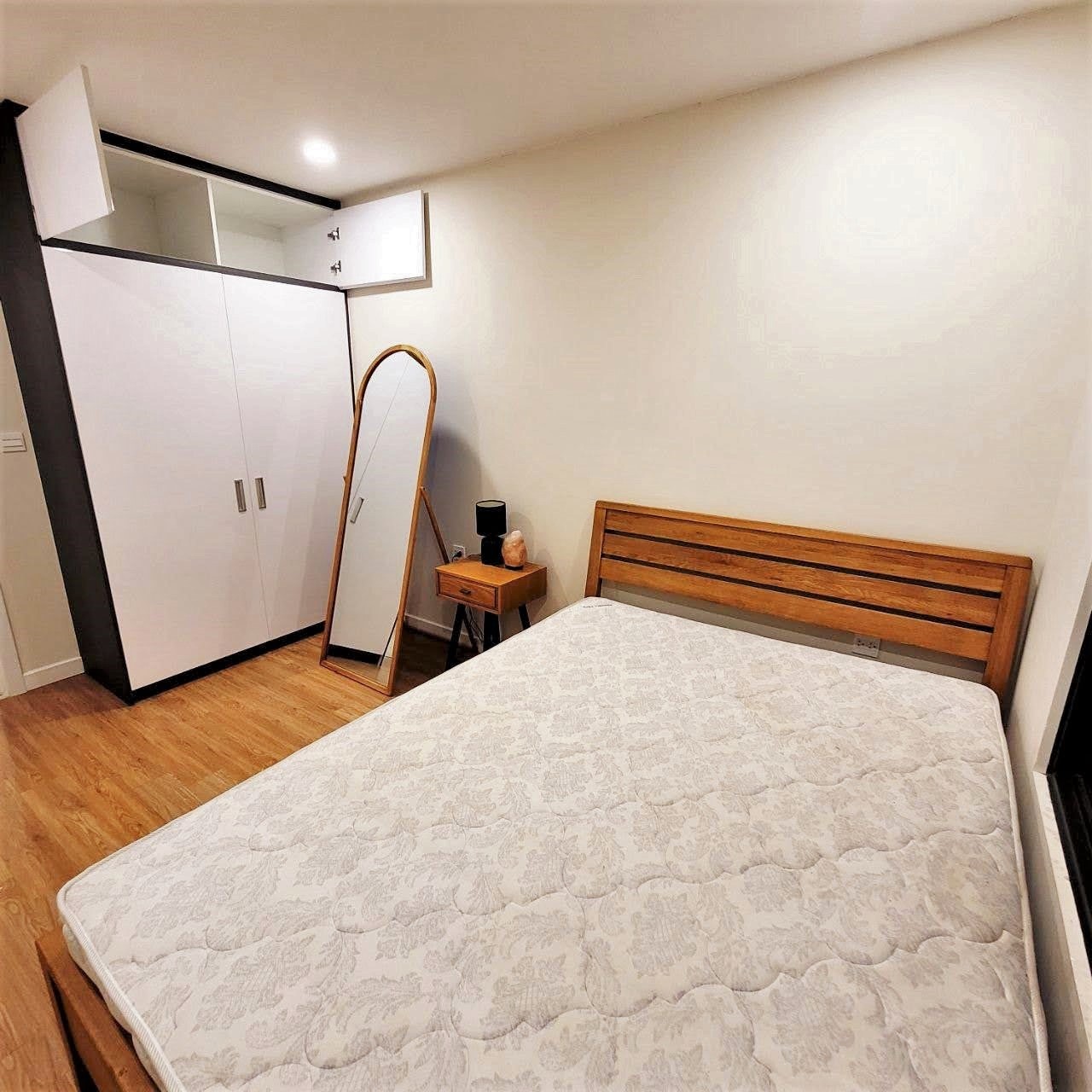 Cho thuê căn hộ 2 ngủ đầy đủ tiện nghi tại Kosmo Tây Hồ 7