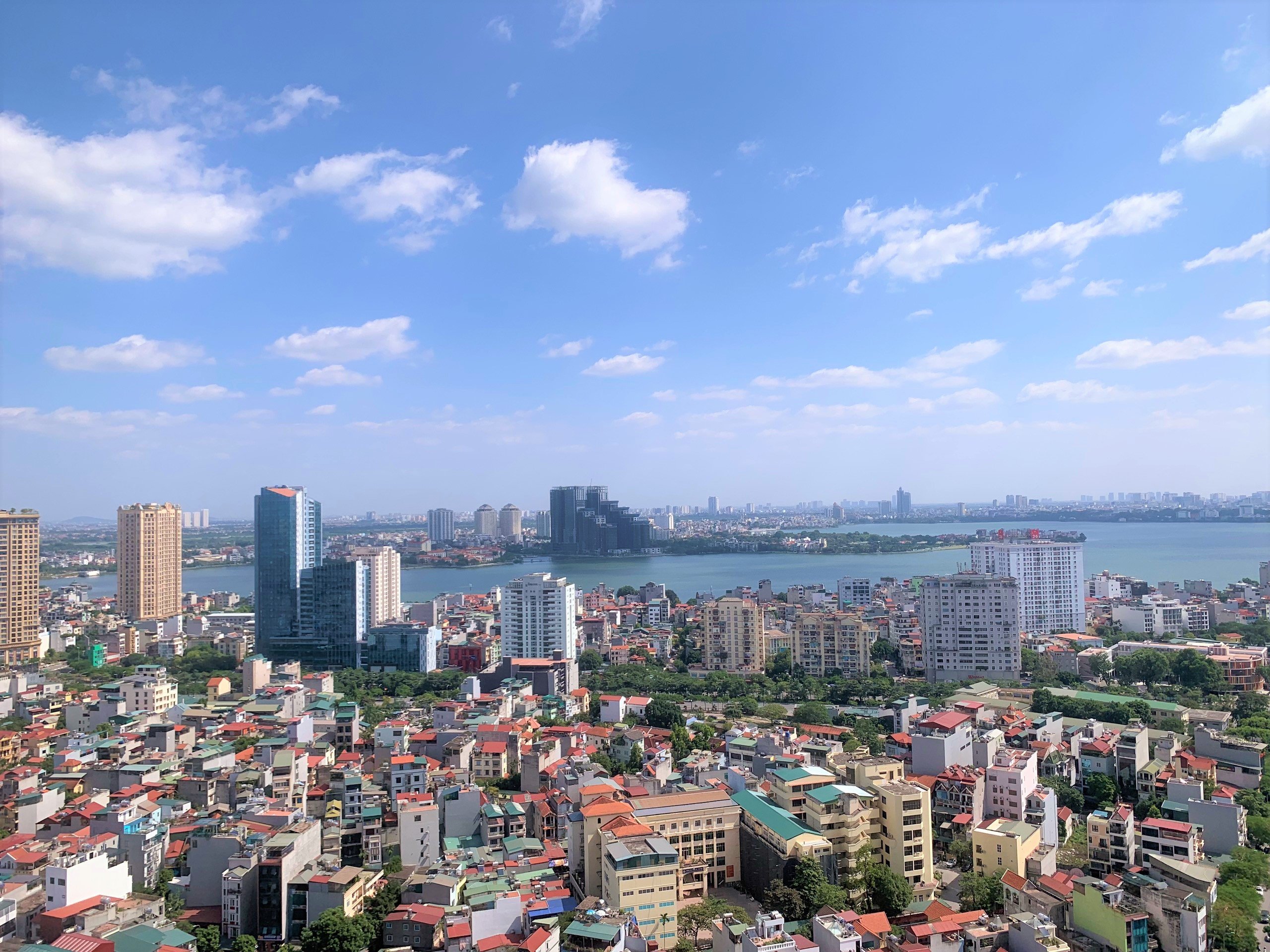 Cho thuê căn hộ 2 ngủ đầy đủ tiện nghi tại Kosmo Tây Hồ 9