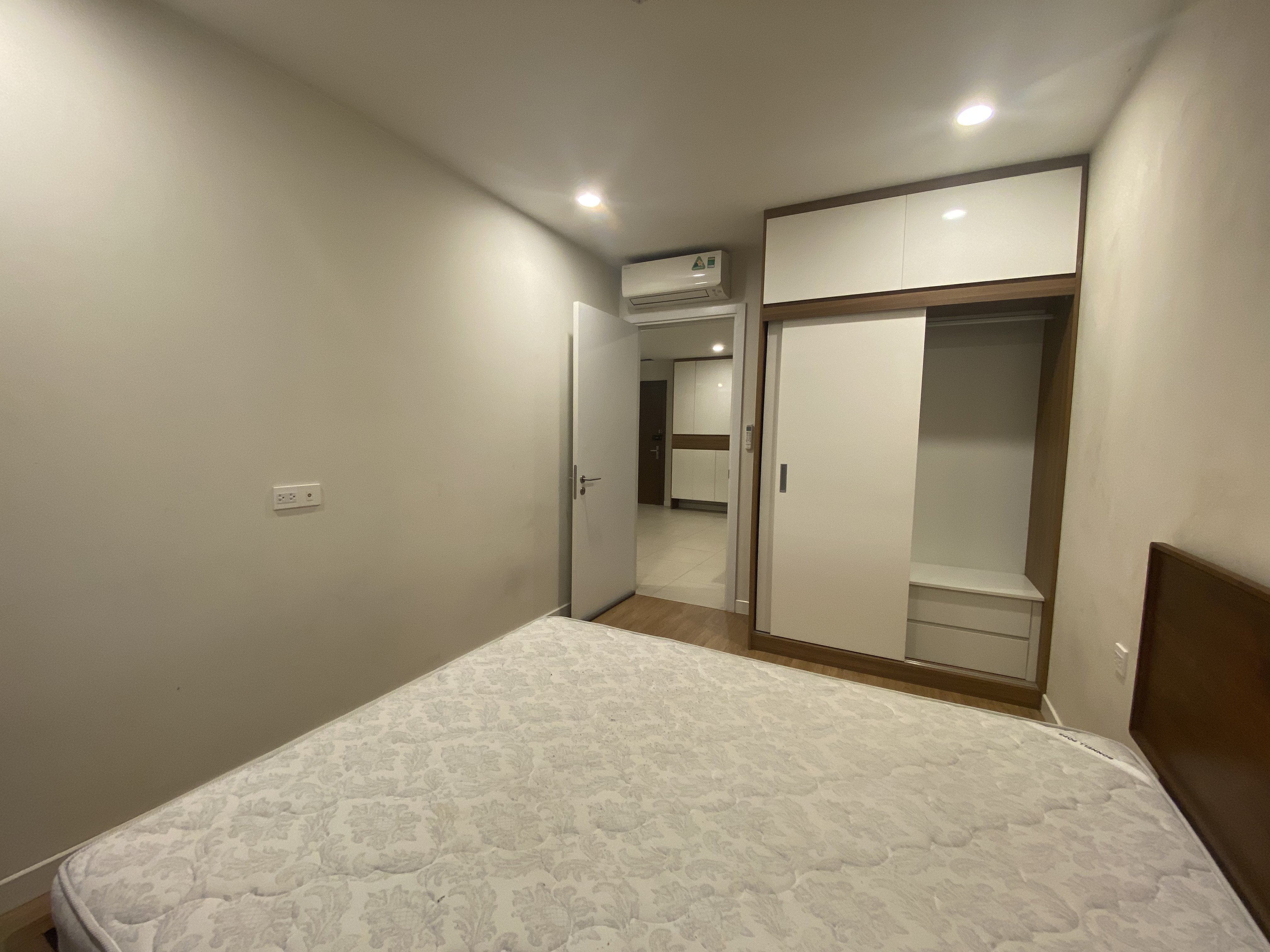 Cho thuê căn hộ 2 ngủ full đồ tại Kosmo Tây Hồ 6