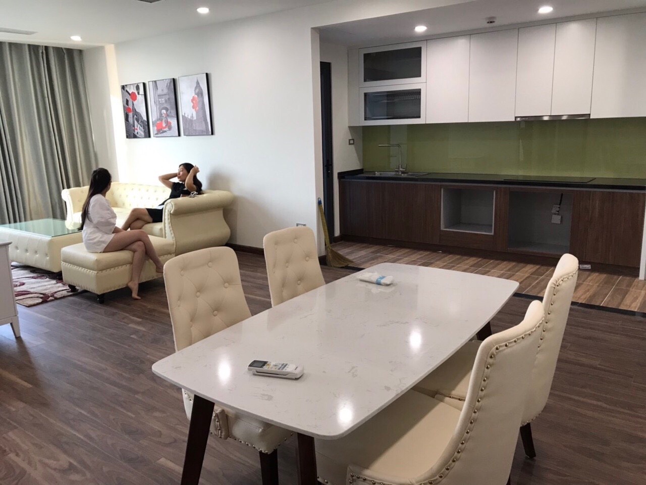 Cho thuê căn hộ 2 phòng ngủ chung cư N01-T8 Ngoại Giao Đoàn 1
