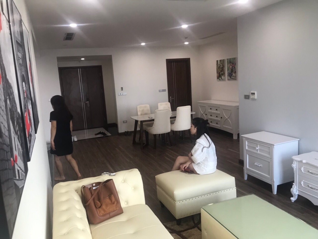 Cho thuê căn hộ 2 phòng ngủ chung cư N01-T8 Ngoại Giao Đoàn 2