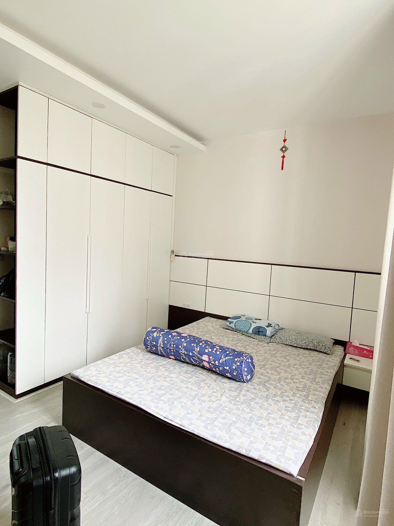 Cho thuê căn hộ 2 phòng ngủ đủ đồ tầng trung diện tích 67m2 toà A1 Green Stars Phạm Văn Đồng 3