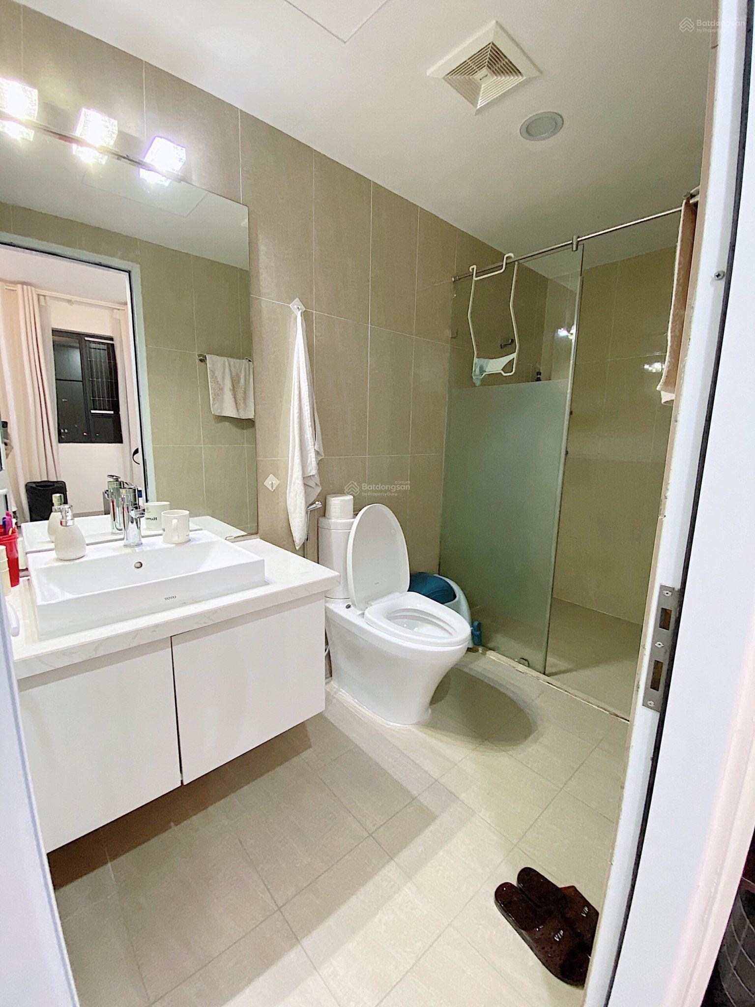 Cho thuê căn hộ 2 phòng ngủ đủ đồ tầng trung diện tích 67m2 toà A1 Green Stars Phạm Văn Đồng 4