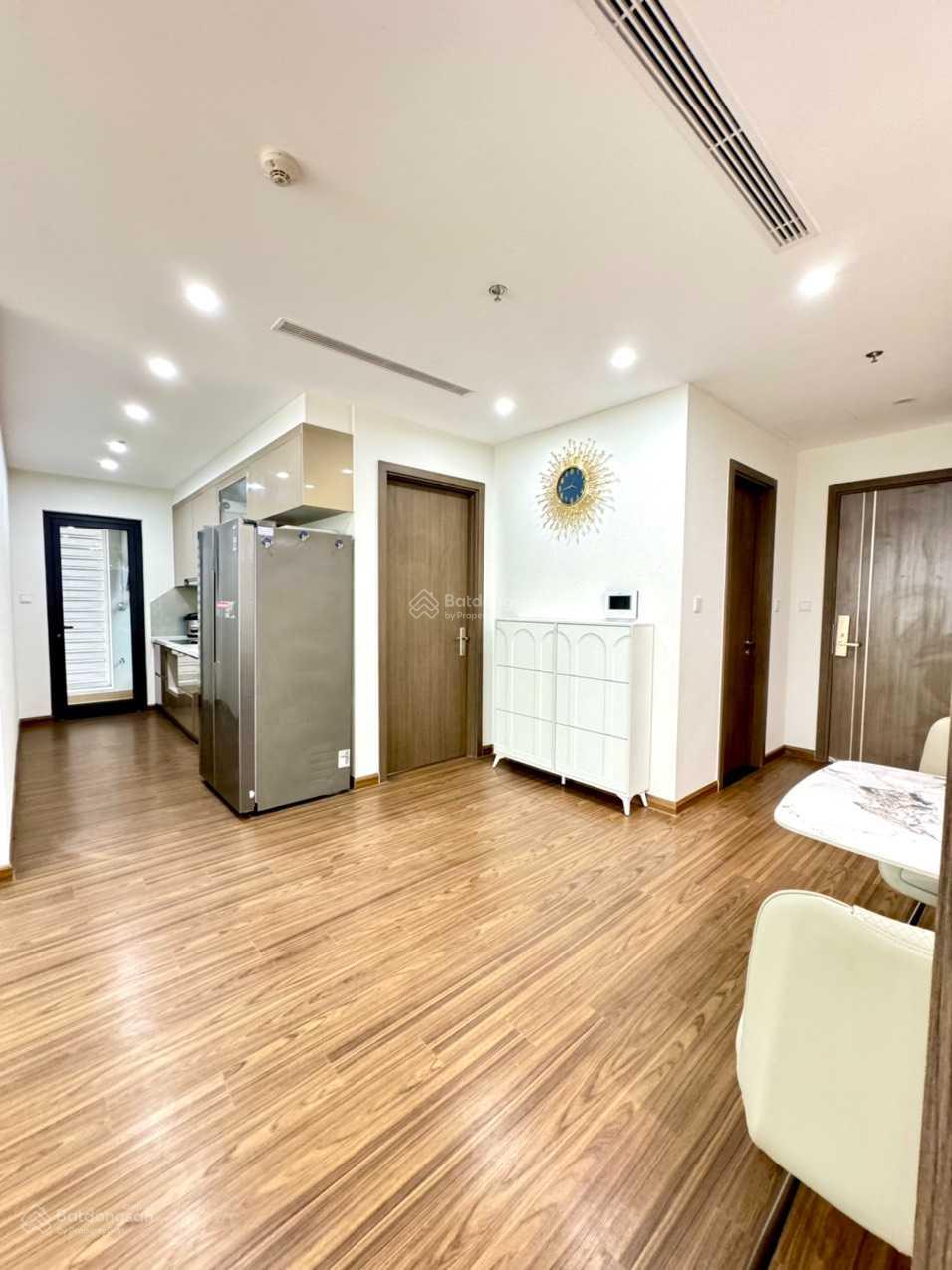 Cho thuê căn hộ 2 phòng ngủ KĐT Nghĩa Đô đủ nội thất, tầng trung view sân chơi, diện tích 68m2 2