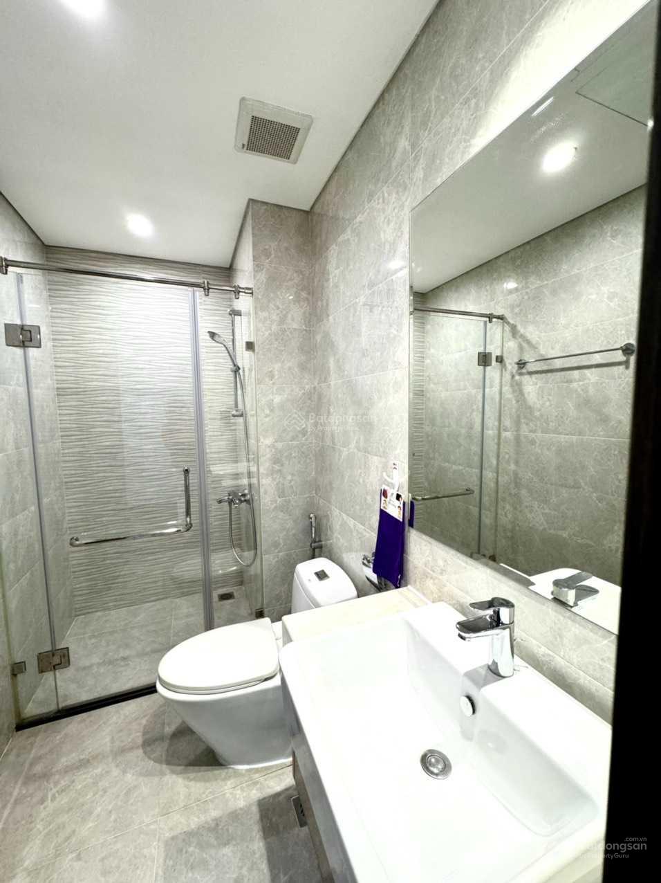 Cho thuê căn hộ 2 phòng ngủ KĐT Nghĩa Đô đủ nội thất, tầng trung view sân chơi, diện tích 68m2 5