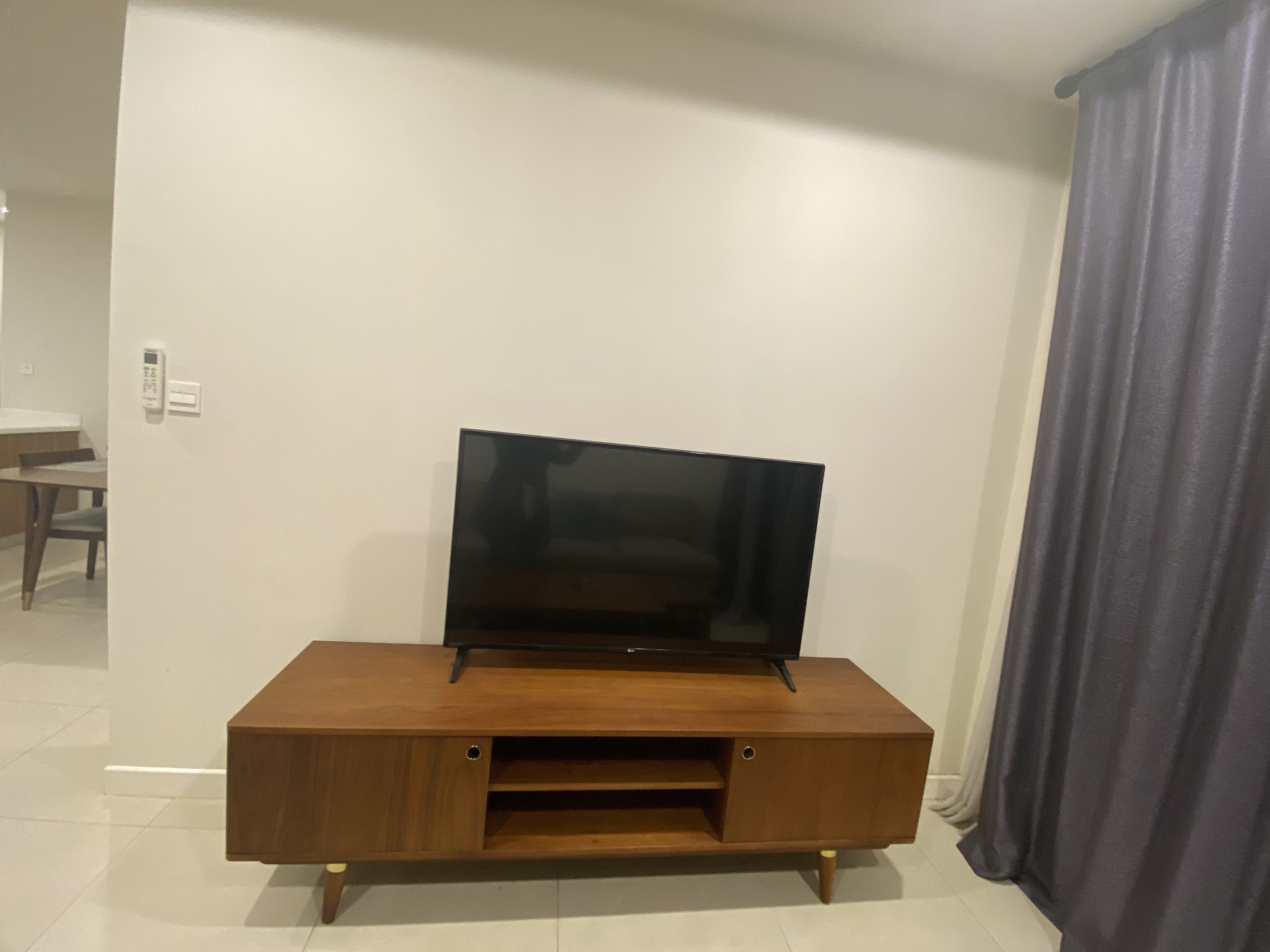 Cho thuê căn hộ 2PN2VS 84m2 tầng cao full đồ tòa Novo Kosmo 3