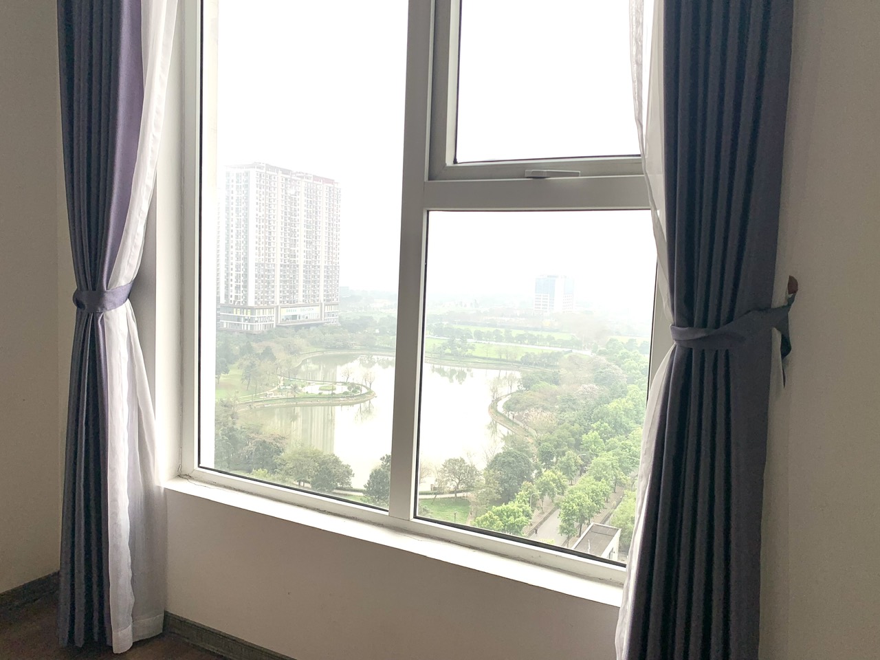 Cho thuê căn hộ 3 ngủ 101m2 full đồ view công viên tòa N02T3 Ngoại Giao Đoàn 5