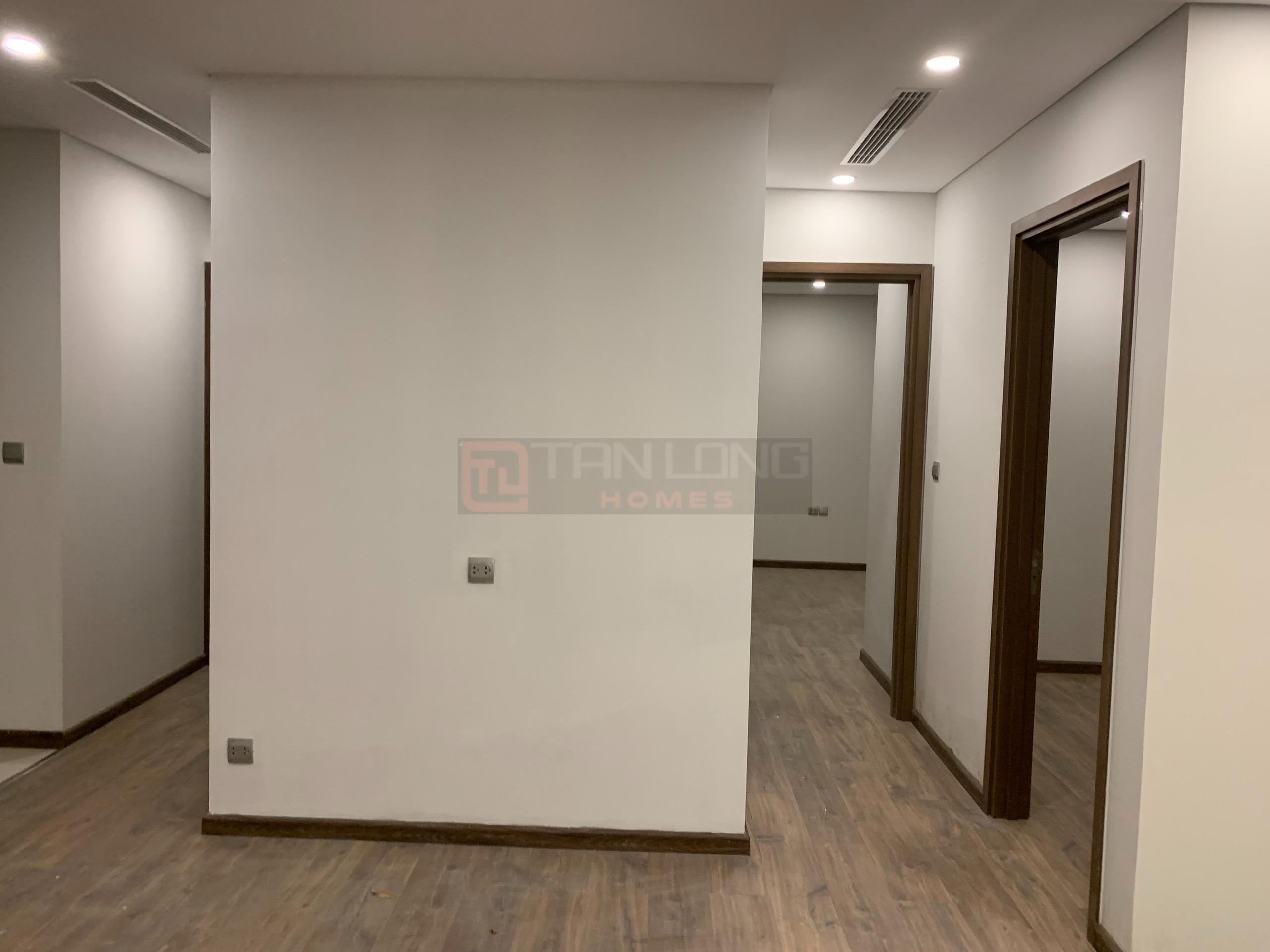 Cho thuê căn hộ 3 ngủ 102m2 tầng cao, đồ cơ bản tòa N01T4 Ngoại Giao Đoàn 3