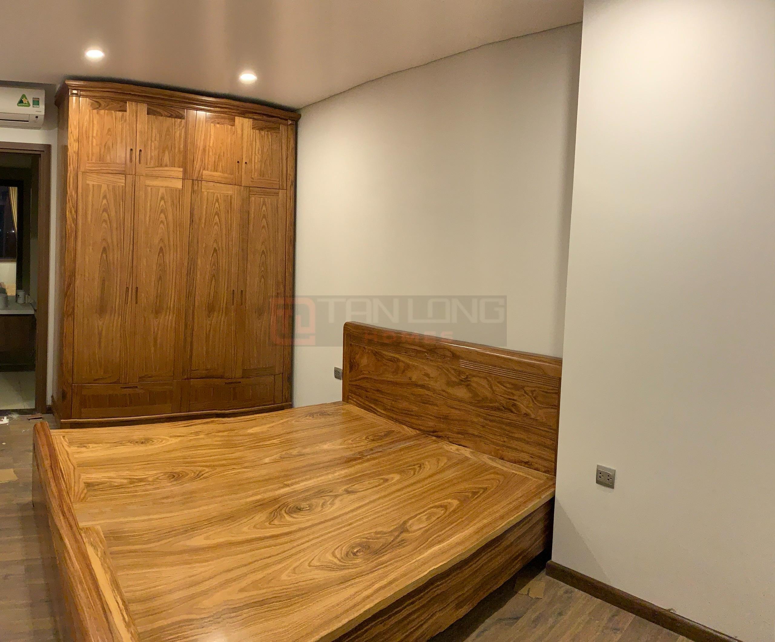 Cho thuê căn hộ 3 ngủ 102m2 tầng cao, đồ cơ bản tòa N01T4 Ngoại Giao Đoàn 5