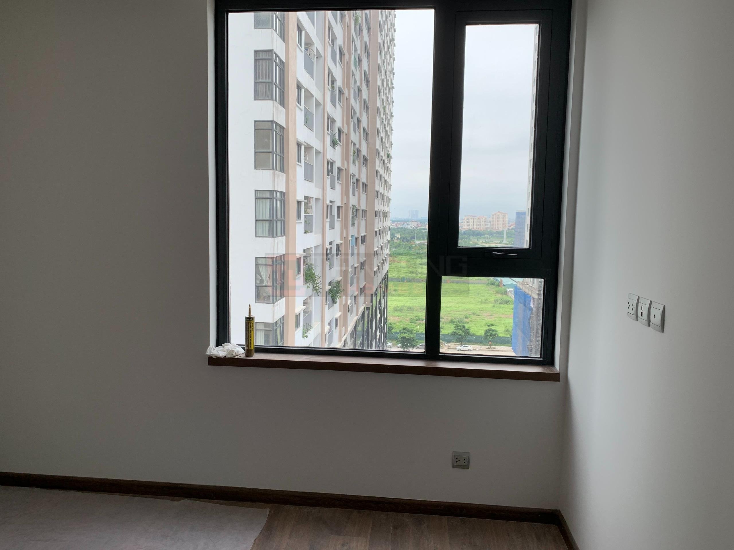 Cho thuê căn hộ 3 ngủ 102m2 tầng cao, đồ cơ bản tòa N01T4 Ngoại Giao Đoàn 7