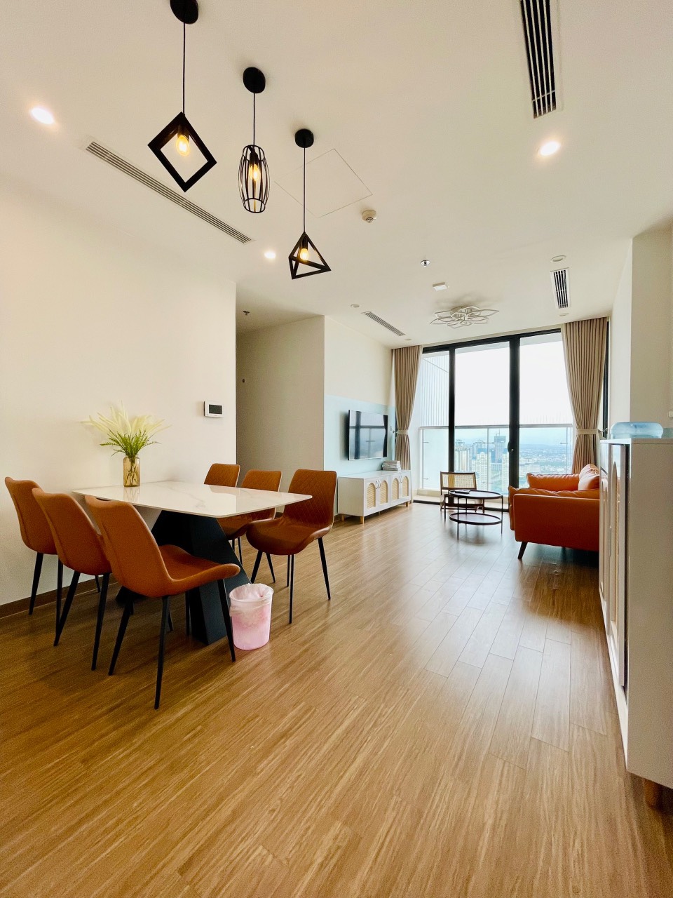 Cho thuê căn hộ 3 ngủ 109m2 full đồ, vị trí đẹp, giá tốt, tòa N01T4 Ngoại Giao Đoàn 3