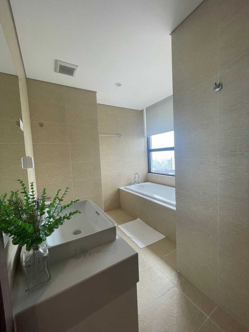 Cho thuê căn hộ 3 ngủ 109m2 full đồ, vị trí đẹp, giá tốt, tòa N01T4 Ngoại Giao Đoàn 5