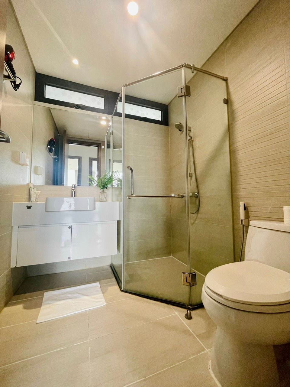 Cho thuê căn hộ 3 ngủ 109m2 full đồ, vị trí đẹp, giá tốt, tòa N01T4 Ngoại Giao Đoàn 6