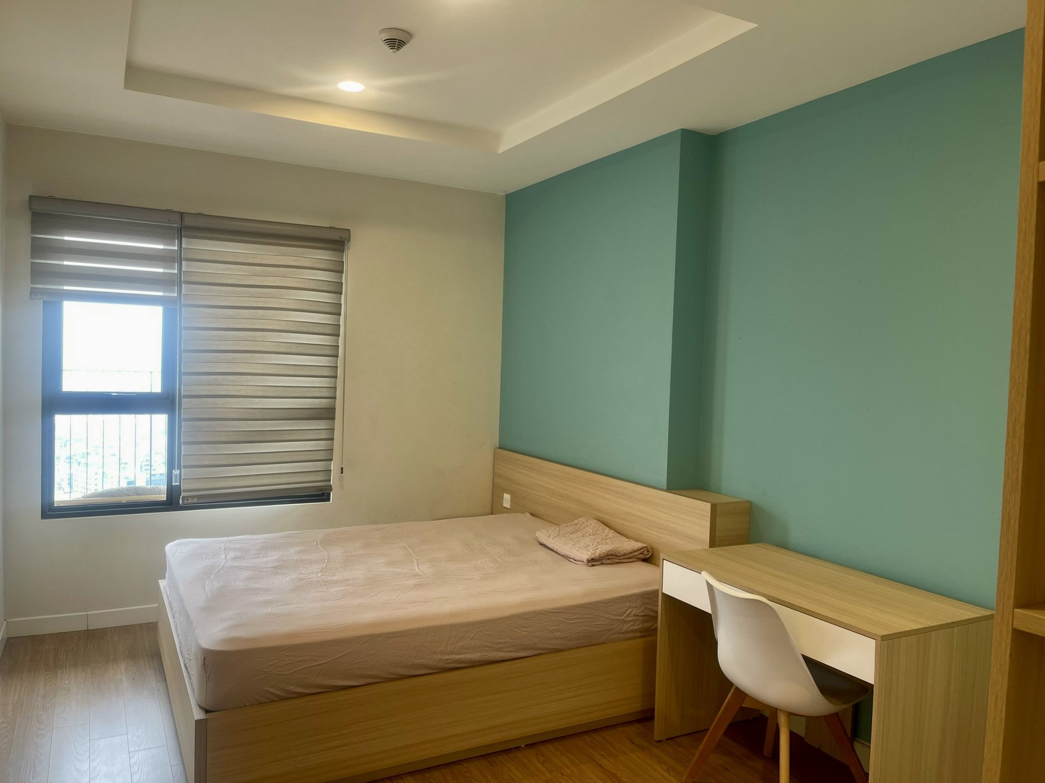 Cho thuê căn hộ 3 ngủ 118m2 full đồ view trọn Hồ Tây tòa Novo Kosmo 4
