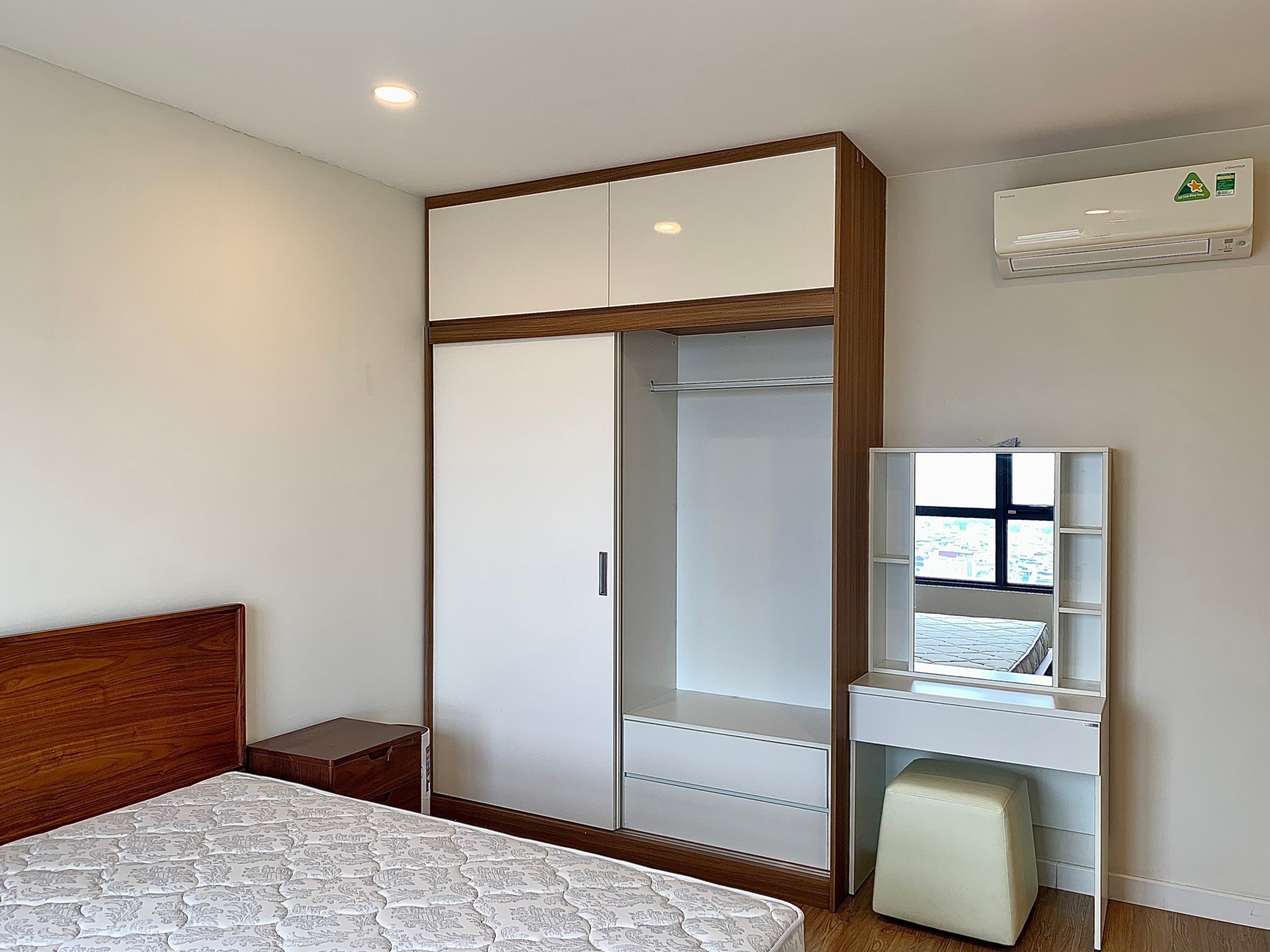 Cho thuê căn hộ 3 ngủ 118m2 tòa Novo Kosmo tầng cao view Hồ Tây đẳng cấp 7