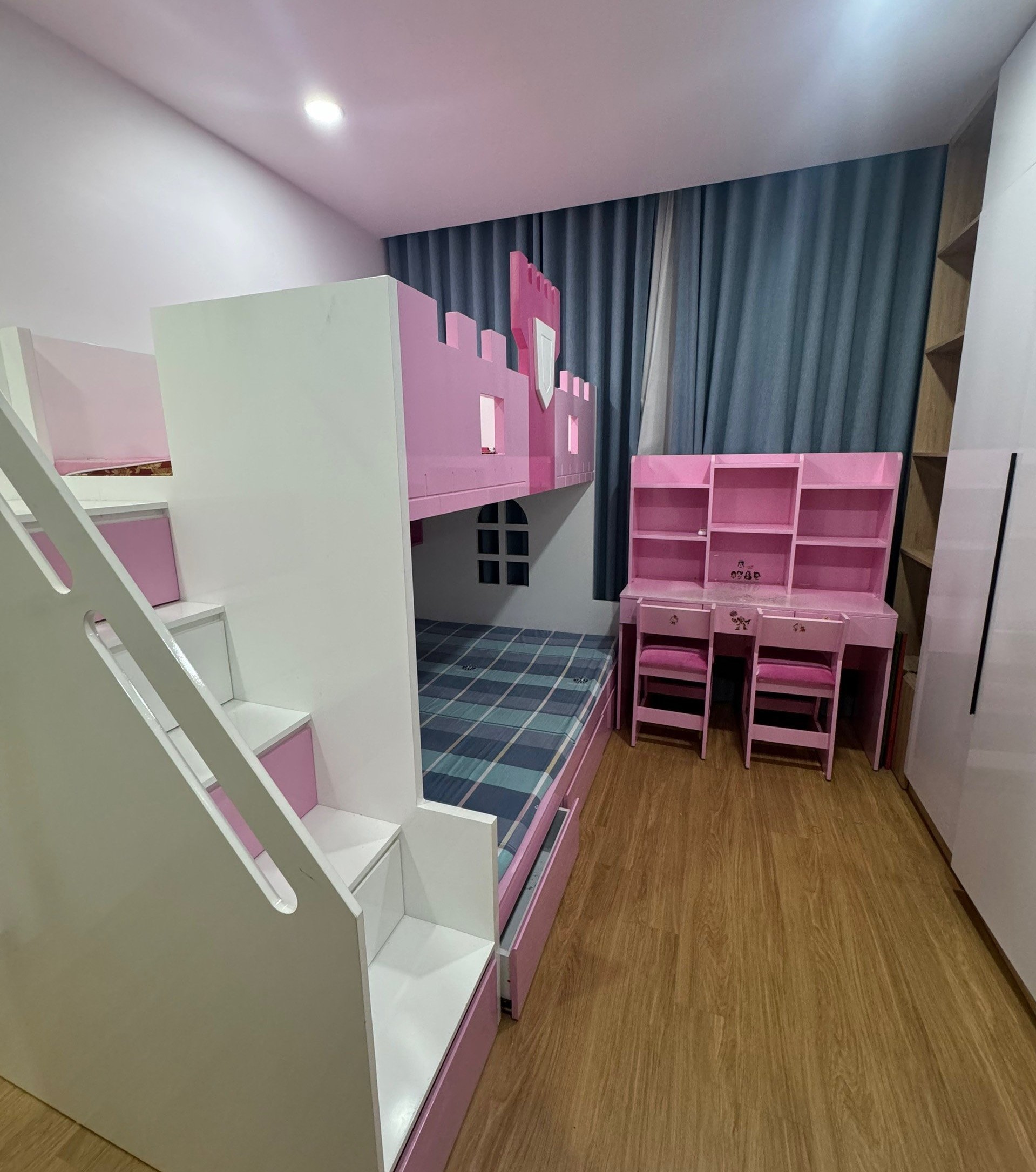 Cho thuê căn hộ 3 ngủ 130m2 full đồ hướng Nam view thoáng tòa N03T3 11