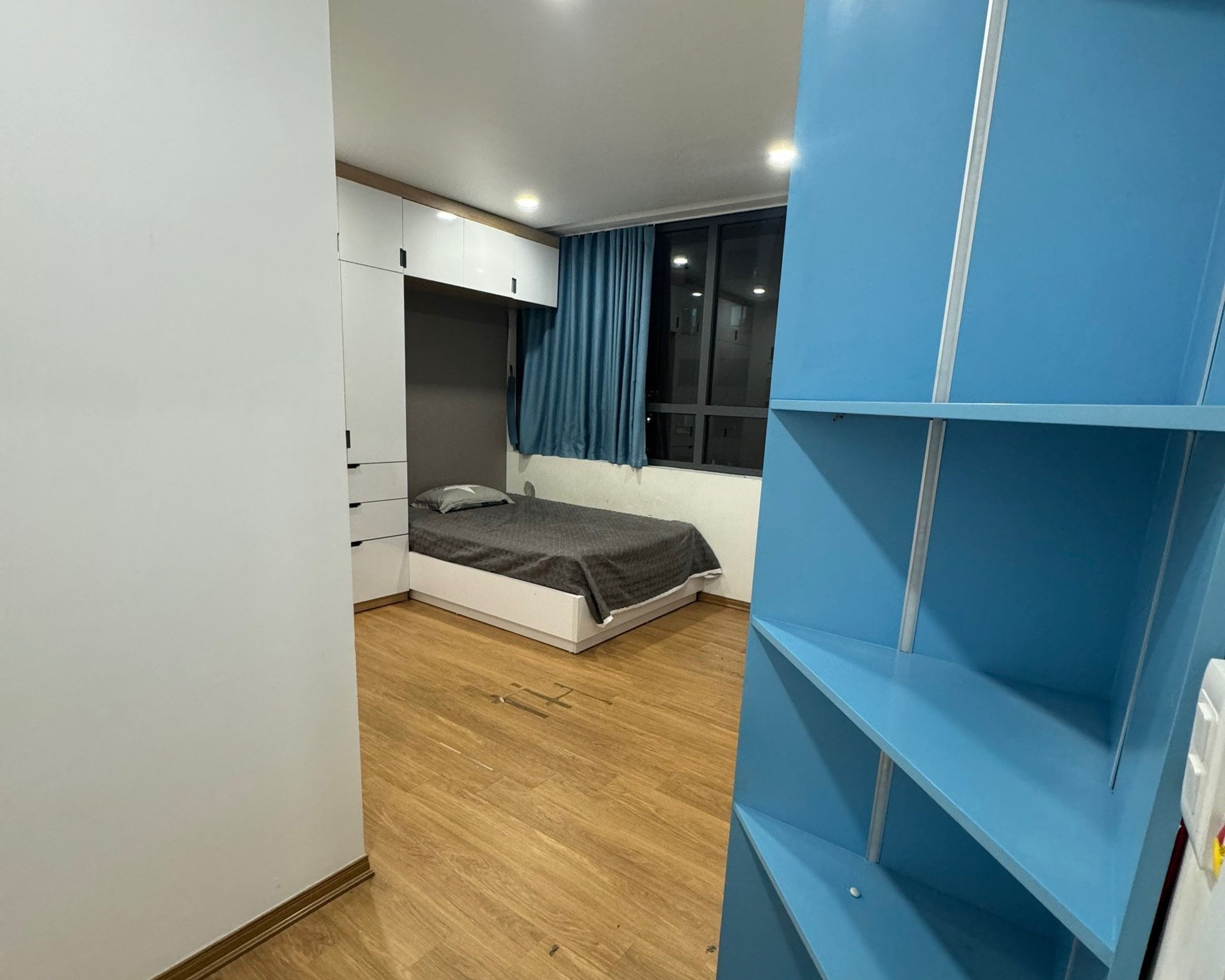 Cho thuê căn hộ 3 ngủ 130m2 full đồ hướng Nam view thoáng tòa N03T3 12
