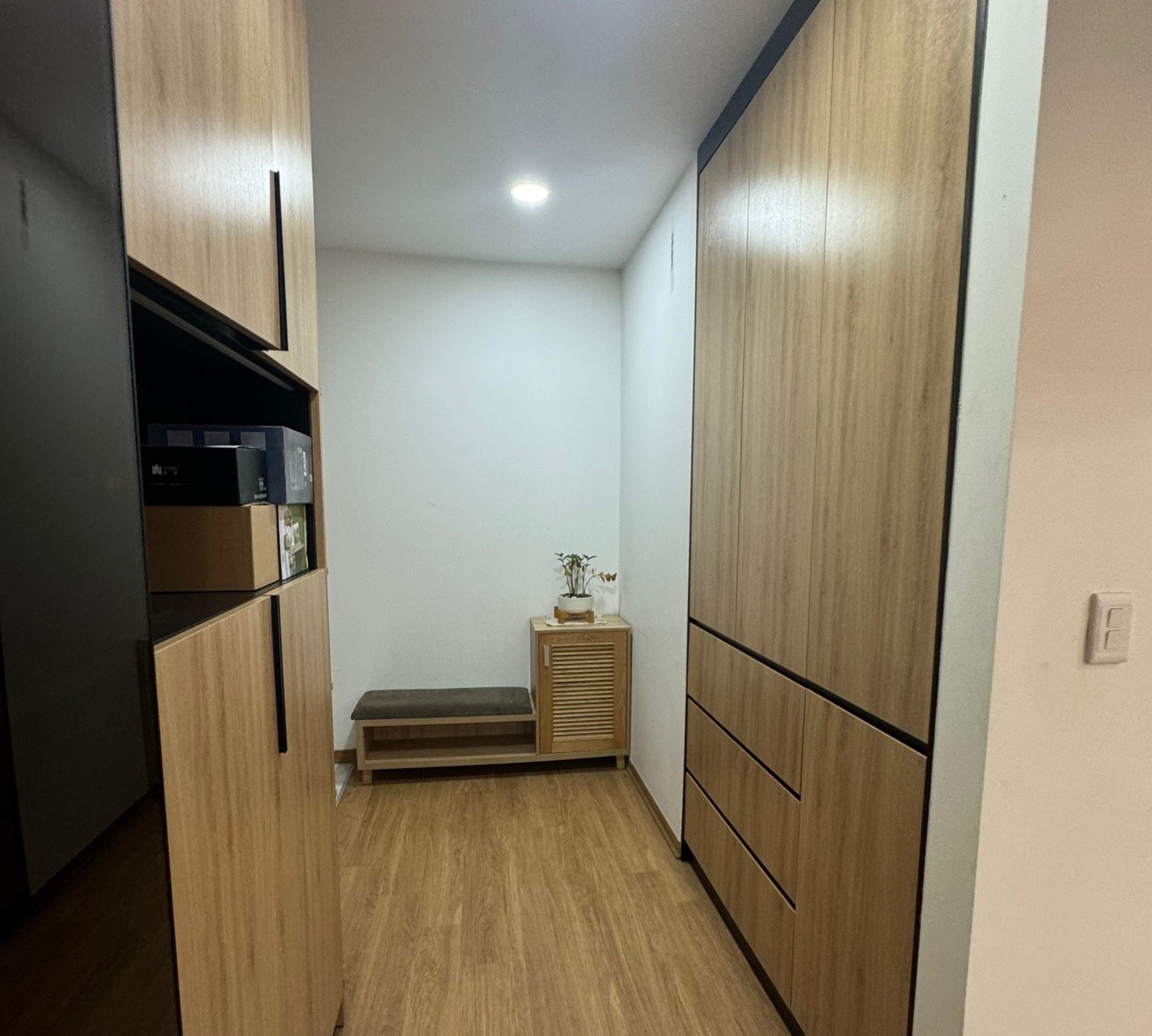 Cho thuê căn hộ 3 ngủ 130m2 full đồ hướng Nam view thoáng tòa N03T3 13