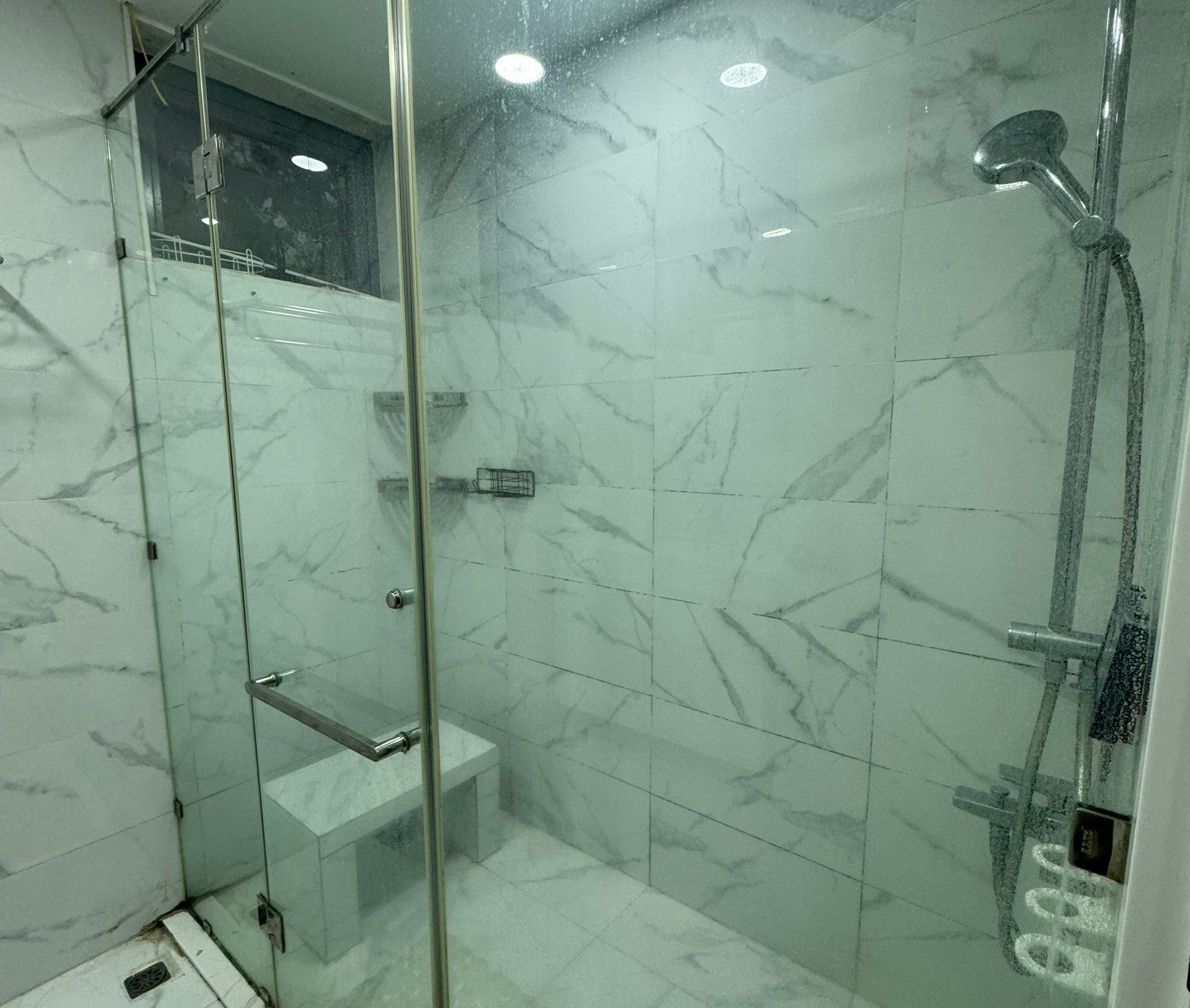 Cho thuê căn hộ 3 ngủ 130m2 full đồ hướng Nam view thoáng tòa N03T3 14