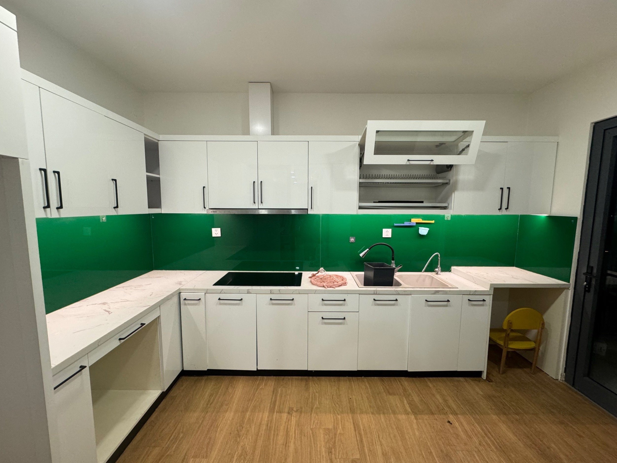 Cho thuê căn hộ 3 ngủ 130m2 full đồ hướng Nam view thoáng tòa N03T3 6