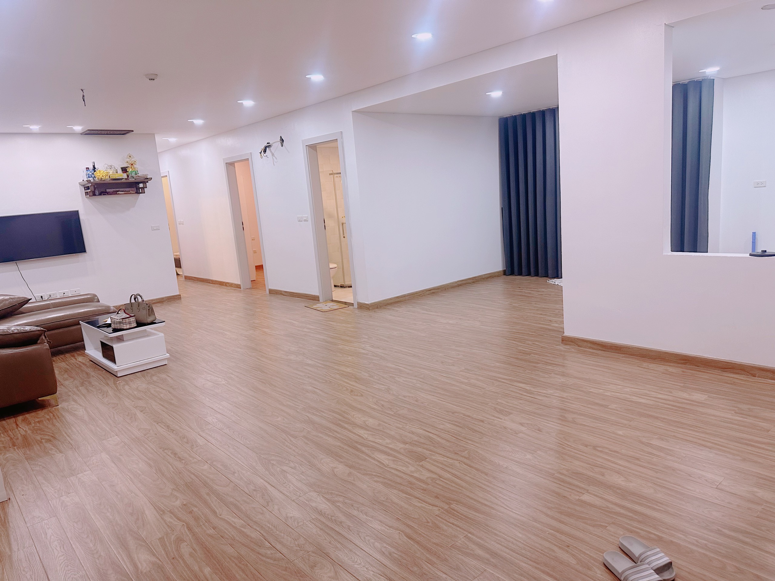 Cho thuê căn hộ 3 ngủ 133m2 full đồ view thoáng tòa N03T5 Ngoại Giao Đoàn 2