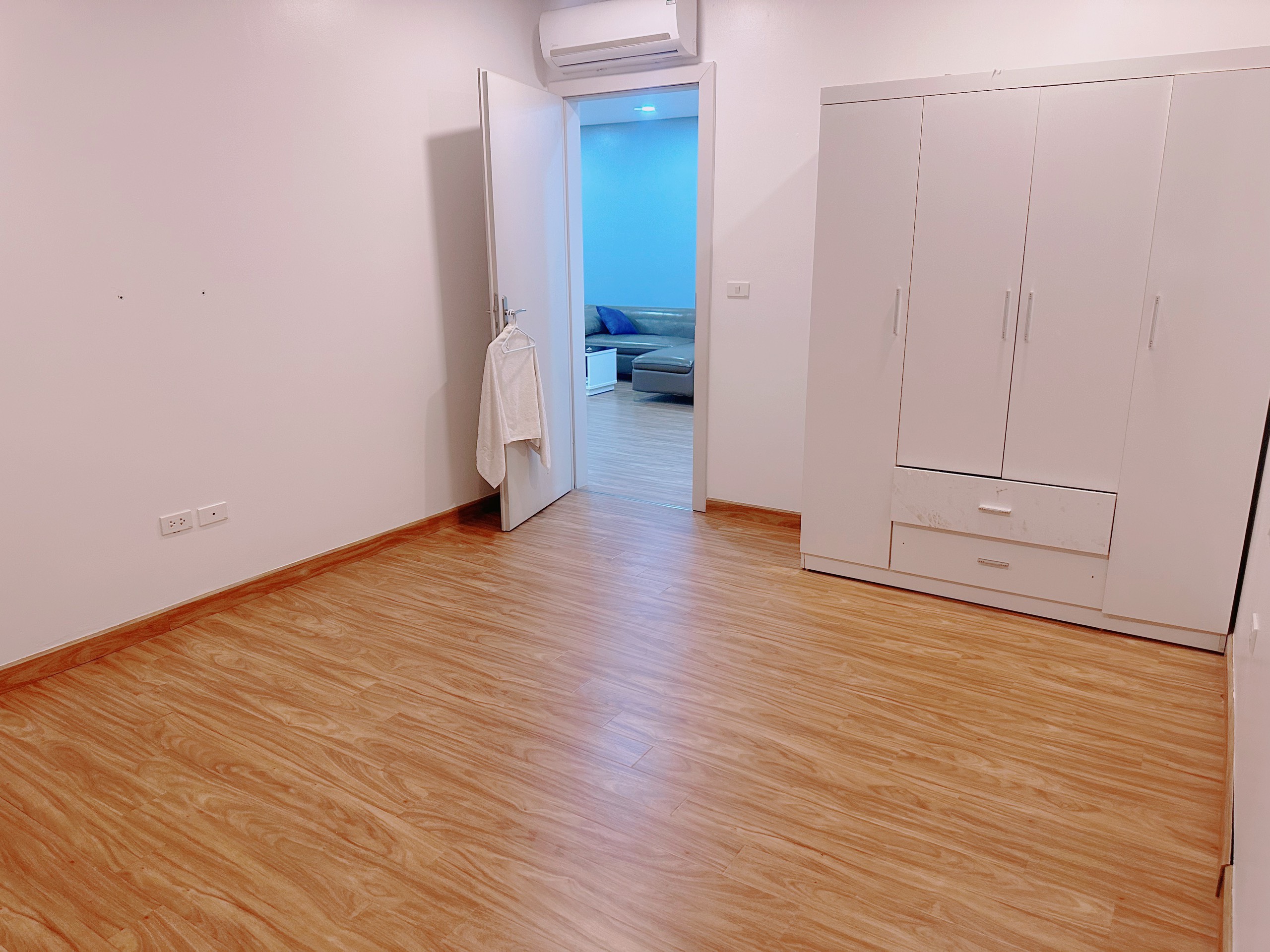 Cho thuê căn hộ 3 ngủ 133m2 full đồ view thoáng tòa N03T5 Ngoại Giao Đoàn 4
