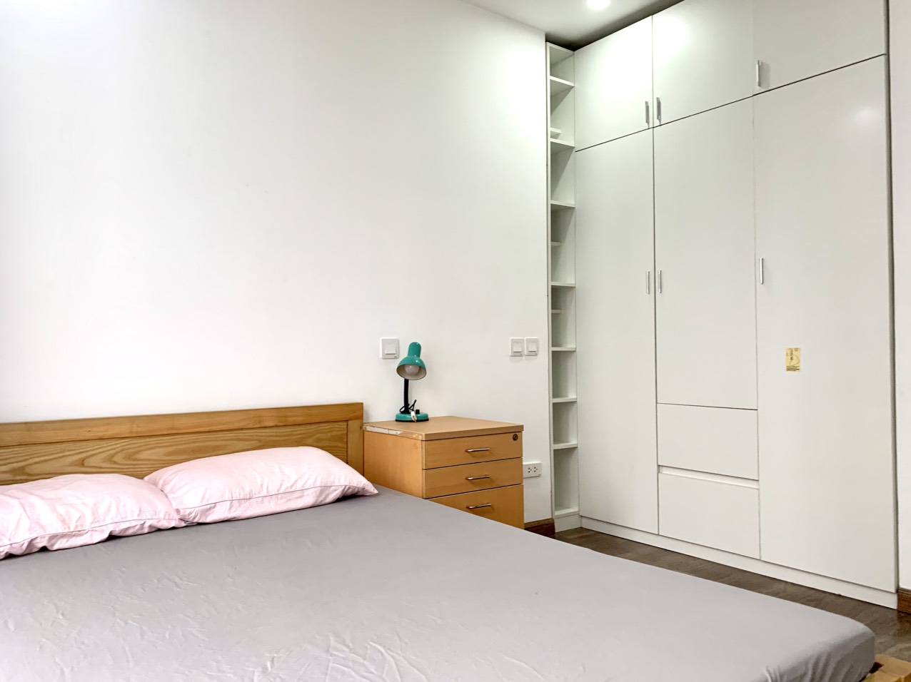 Cho thuê căn hộ 3 ngủ 93m2 view hồ điều hòa tòa N02T3 Ngoại Giao Đoàn 10