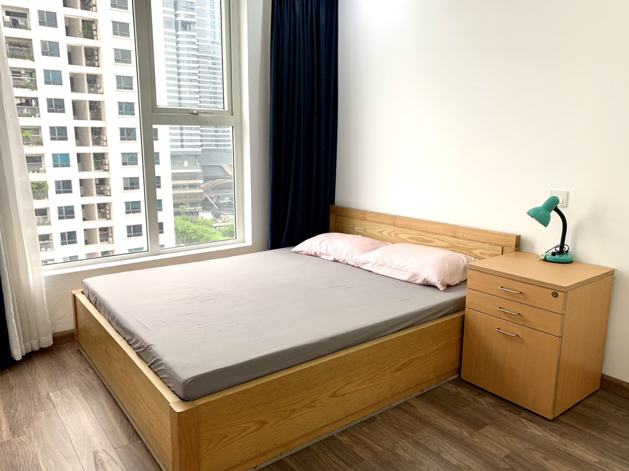Cho thuê căn hộ 3 ngủ 93m2 view hồ điều hòa tòa N02T3 Ngoại Giao Đoàn 11